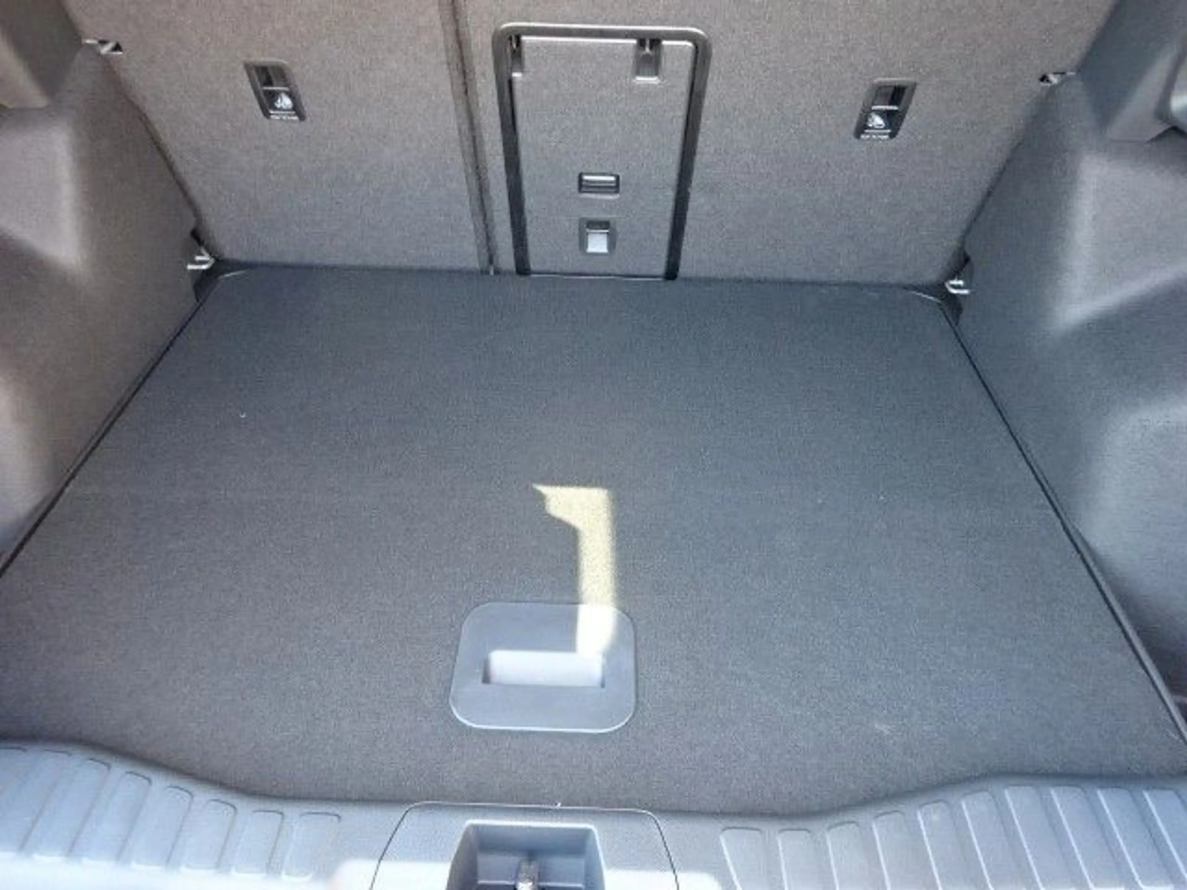 Ford Explorer Premium Extended Range 77kWh RWD — photo 5