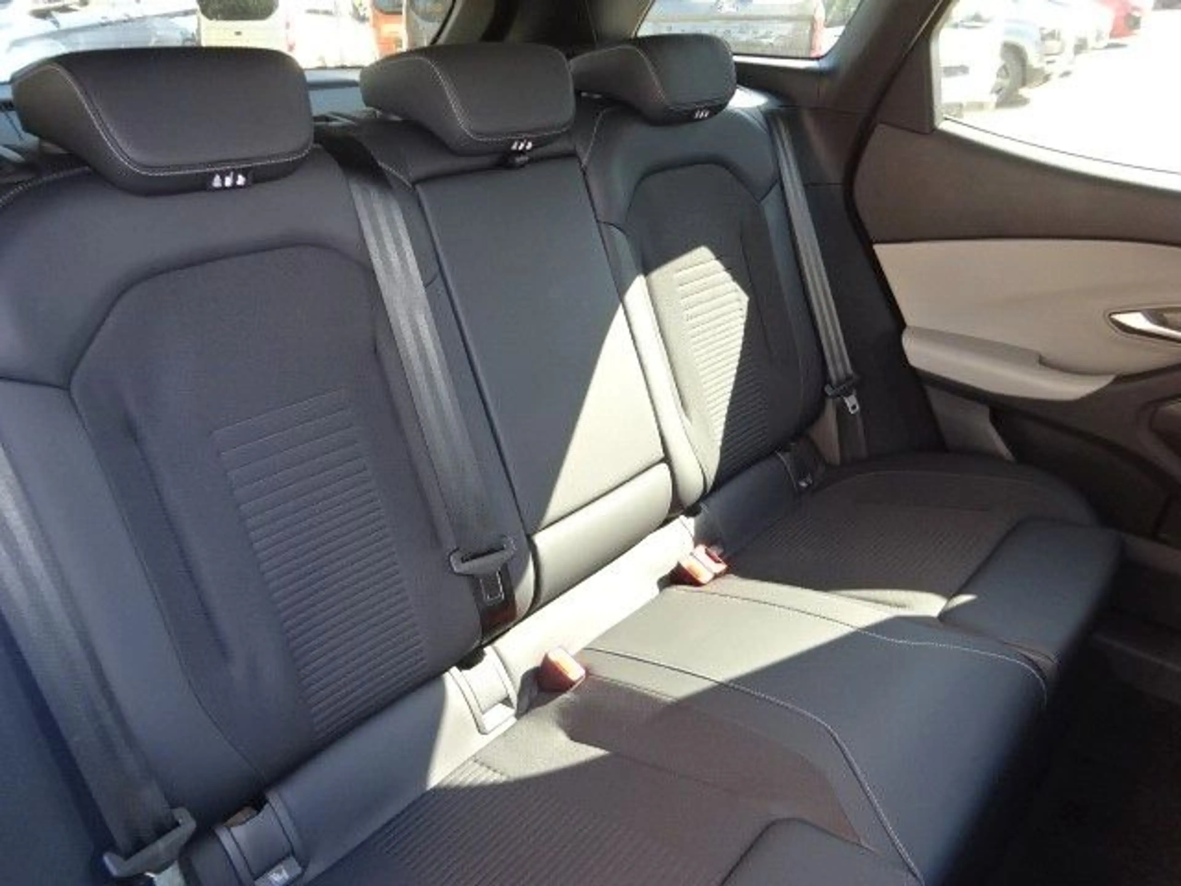 Ford Explorer Premium Extended Range 77kWh RWD — photo 11