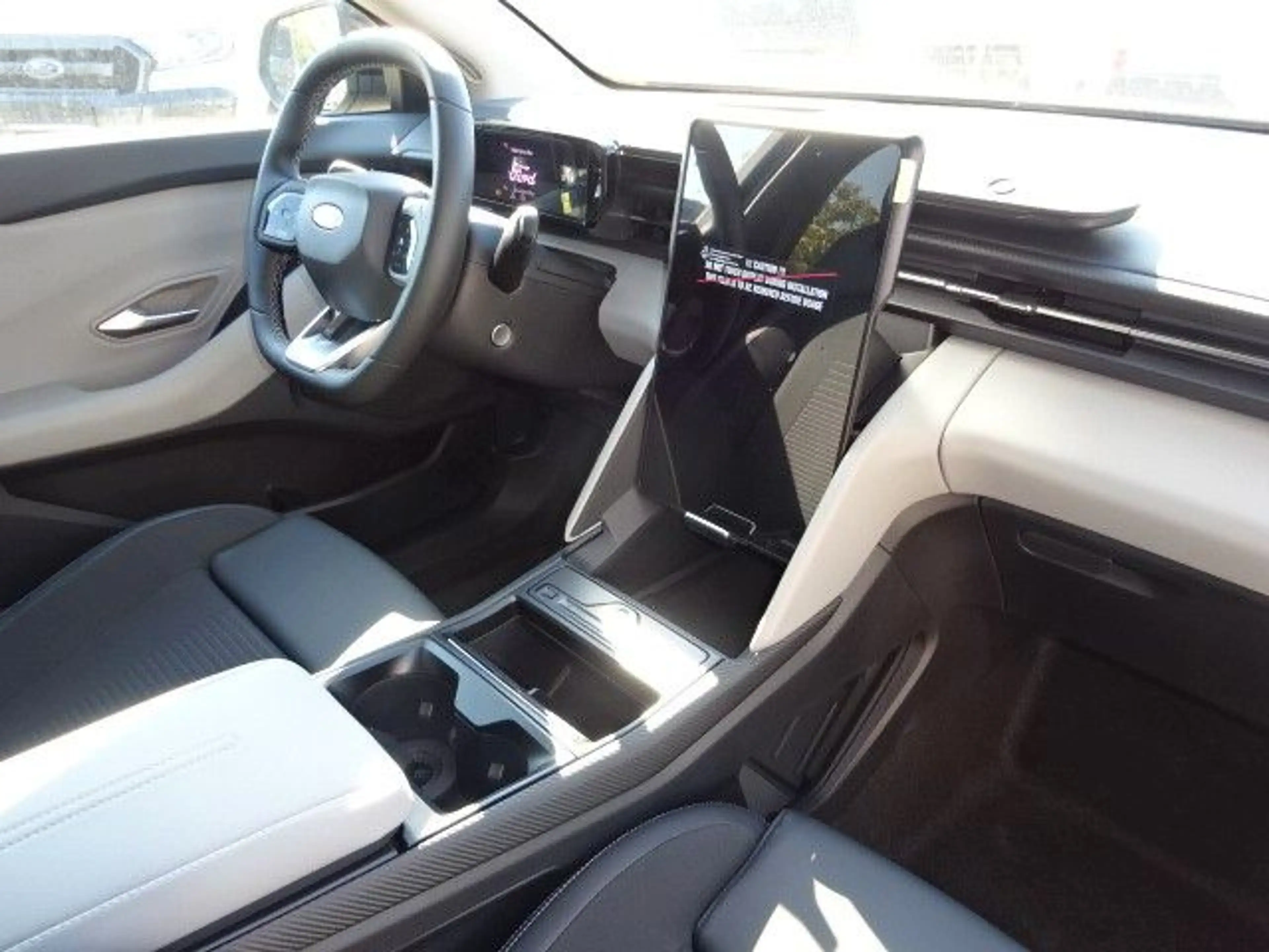 Ford Explorer Premium Extended Range 77kWh RWD — photo 9