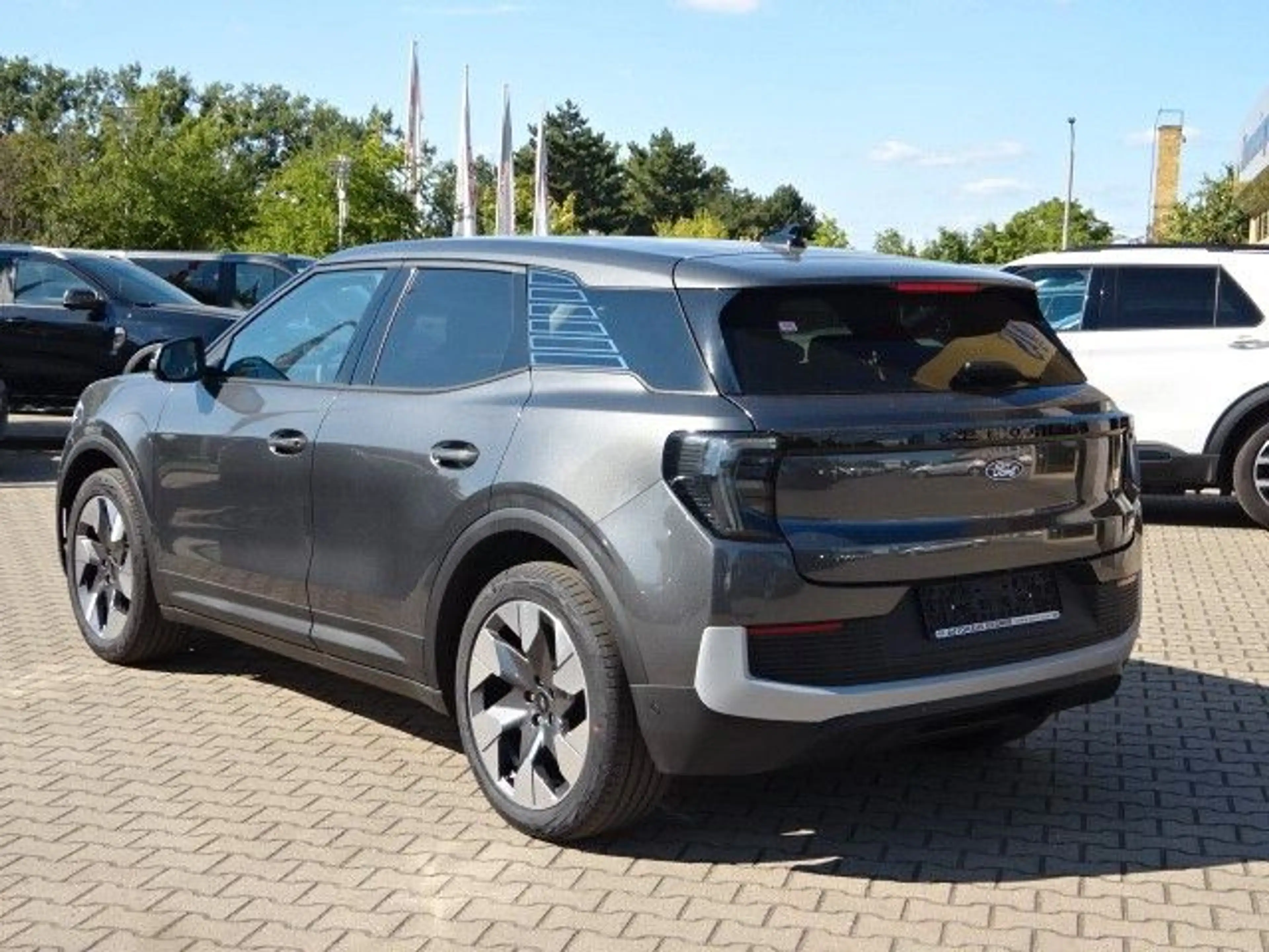 Ford Explorer Premium Extended Range 77kWh RWD — photo 3