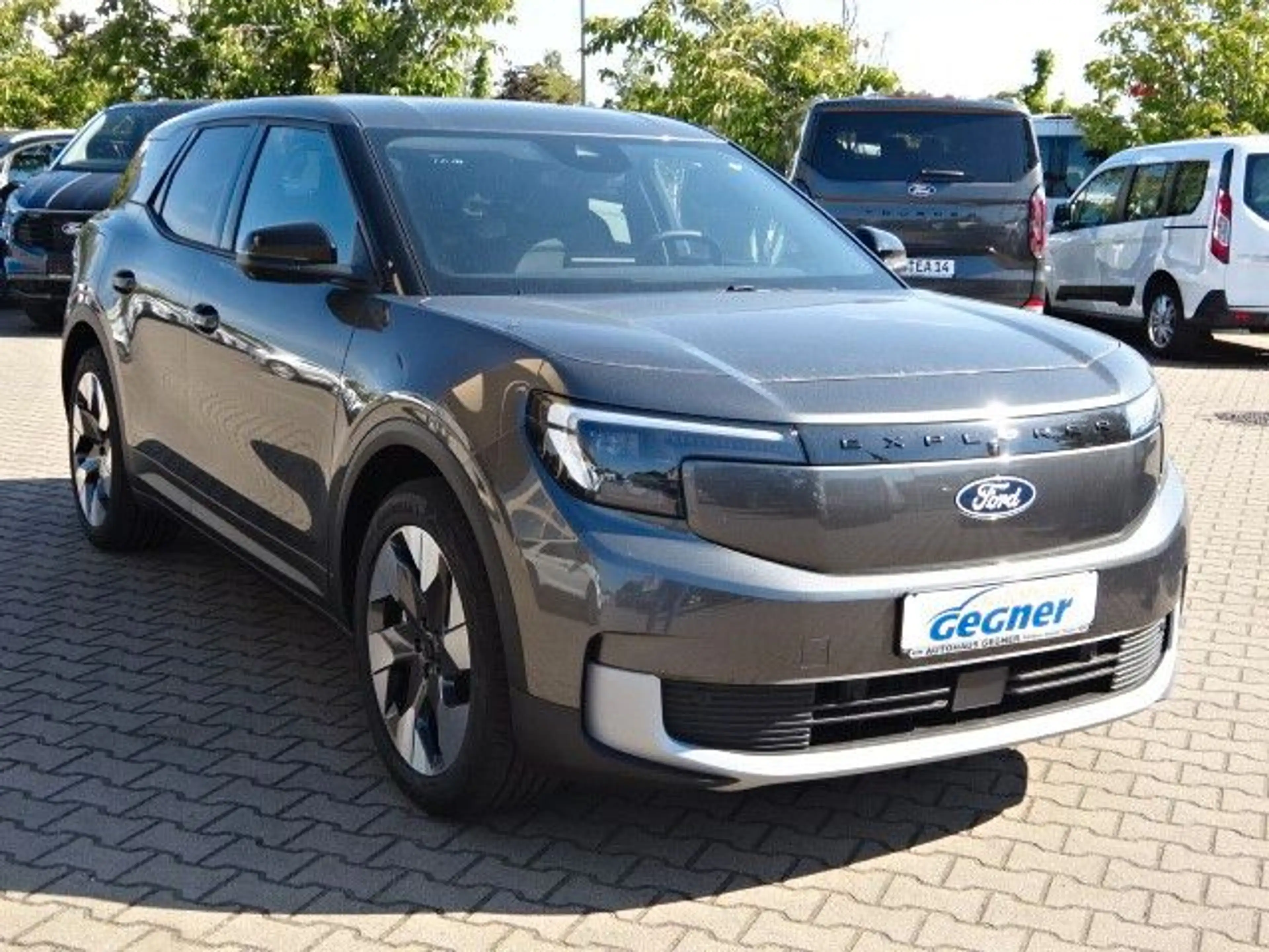 Ford Explorer Premium Extended Range 77kWh RWD — photo 8