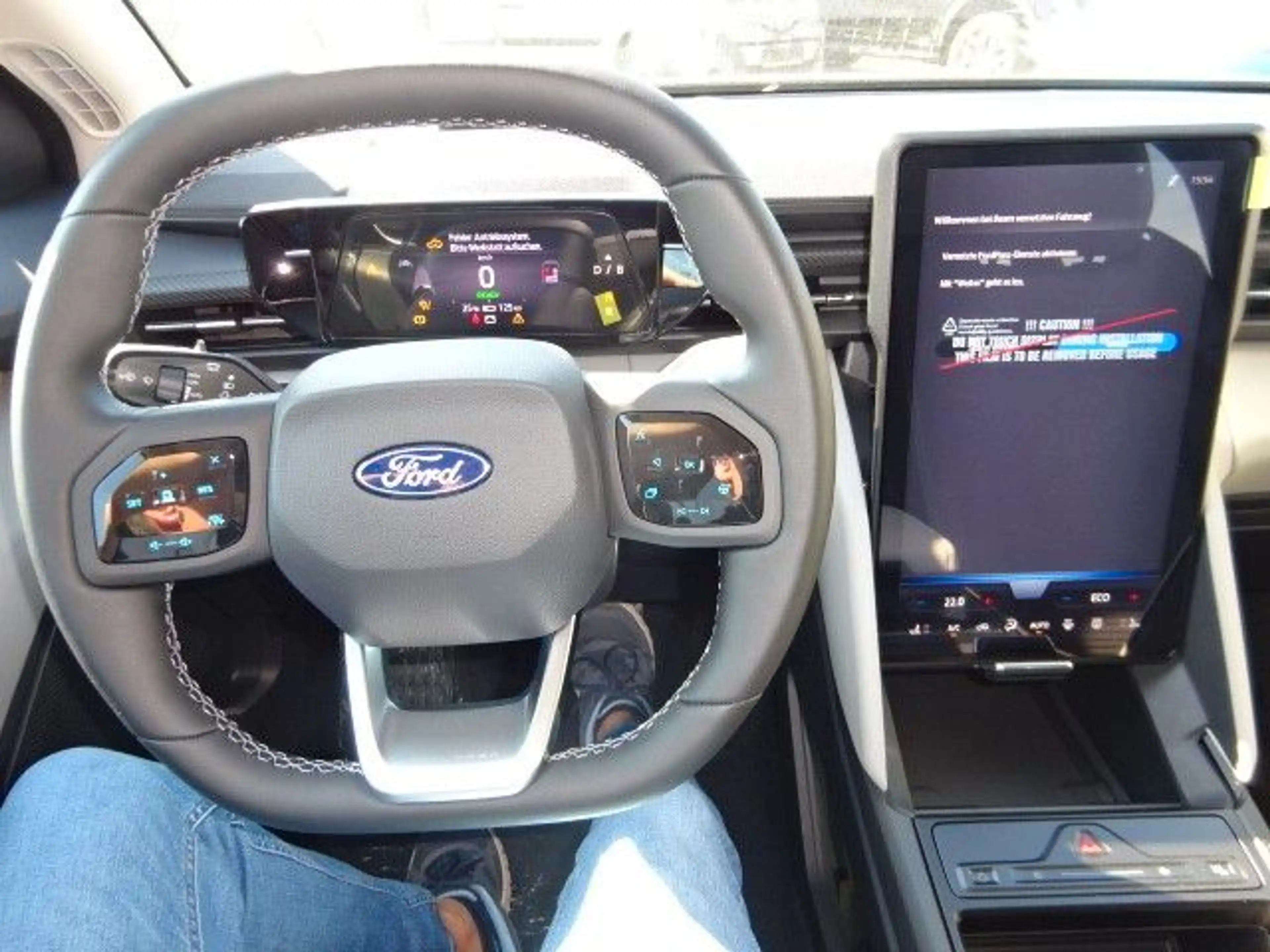 Ford Explorer Premium Extended Range 77kWh RWD — photo 13