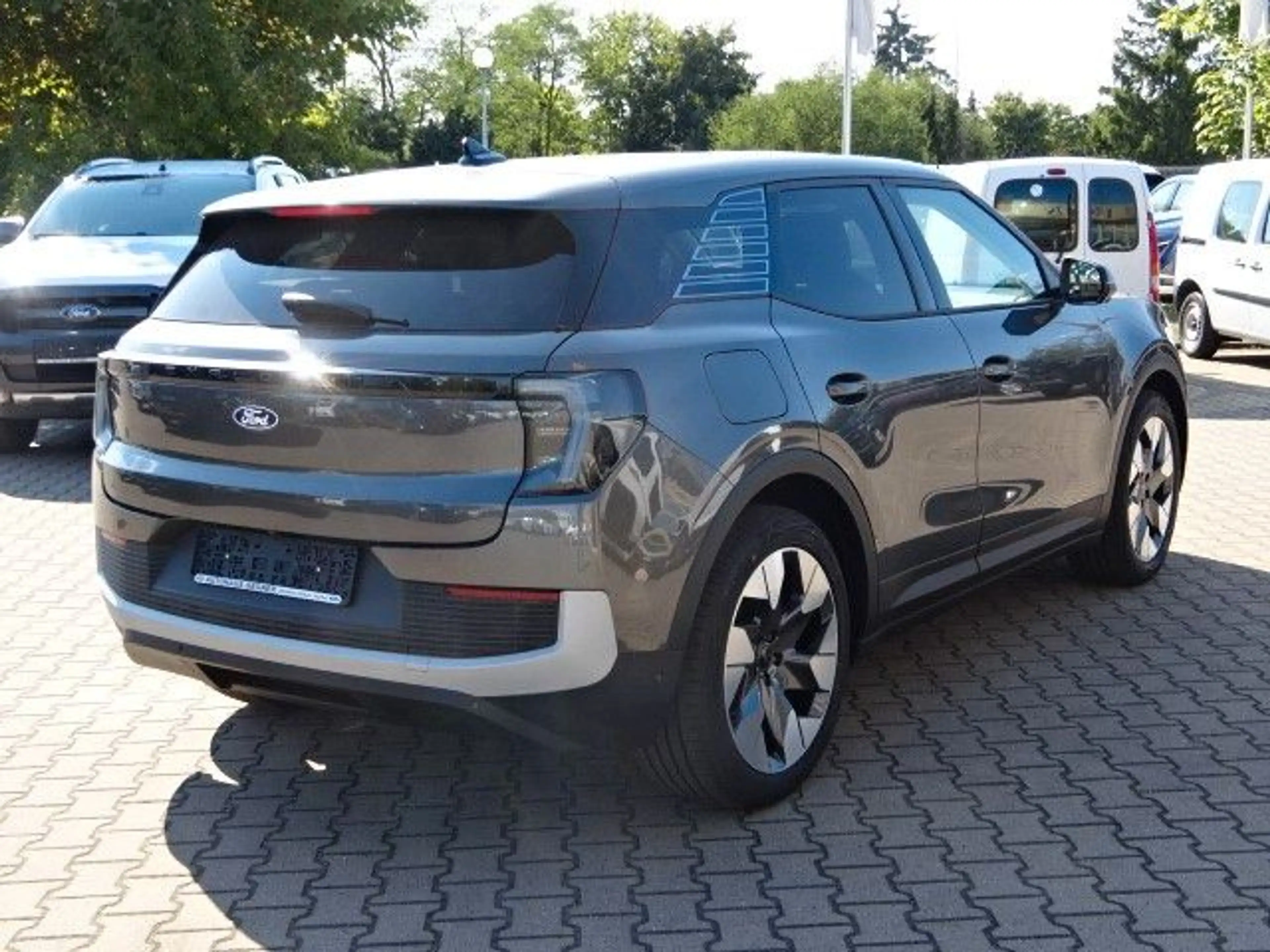 Ford Explorer Premium Extended Range 77kWh RWD — photo 6