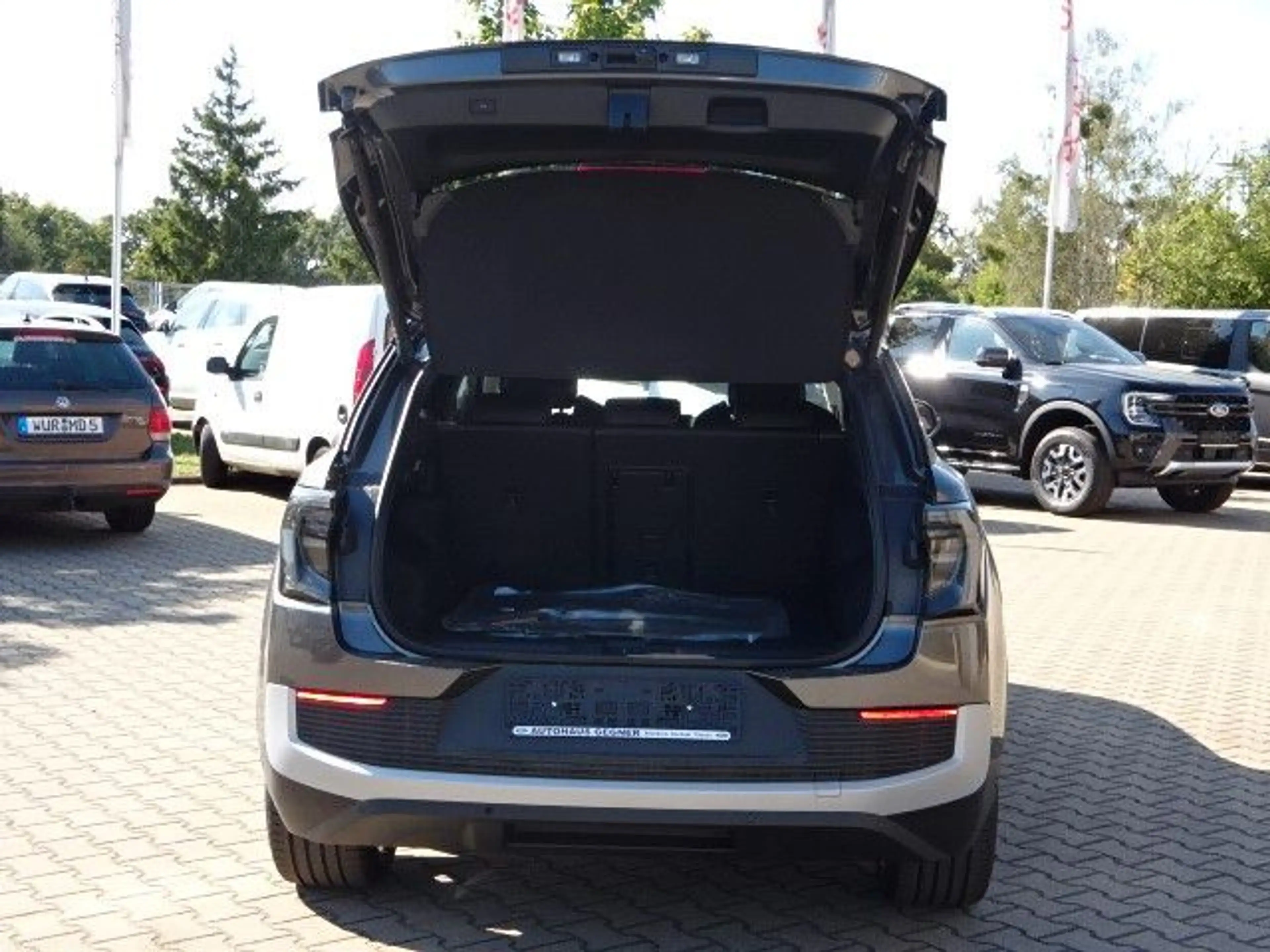 Ford Explorer Premium Extended Range 77kWh RWD — photo 4