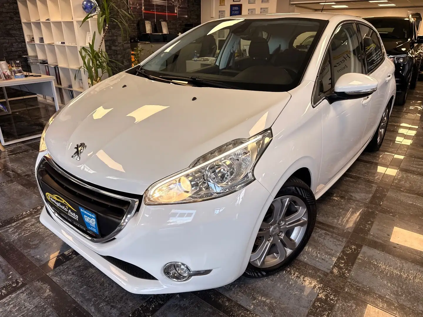 Peugeot 208 Allure/Touch/Aluräder/JBL Sound/SHZ/ Weiß - 2