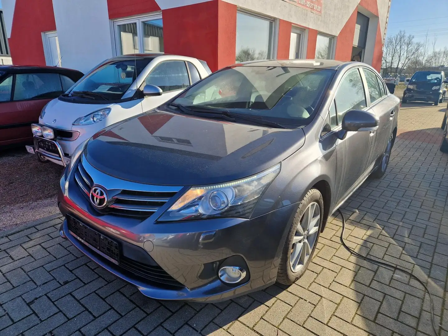 Toyota Avensis 2.0 D-4D,Navi, Sitzheizung, Klima,Tempomat,TÜV Grau - 1