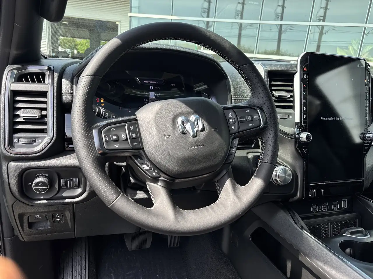 RAM 1500 снимка RAM 1500