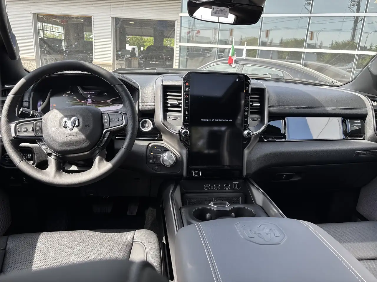 RAM 1500 снимка RAM 1500