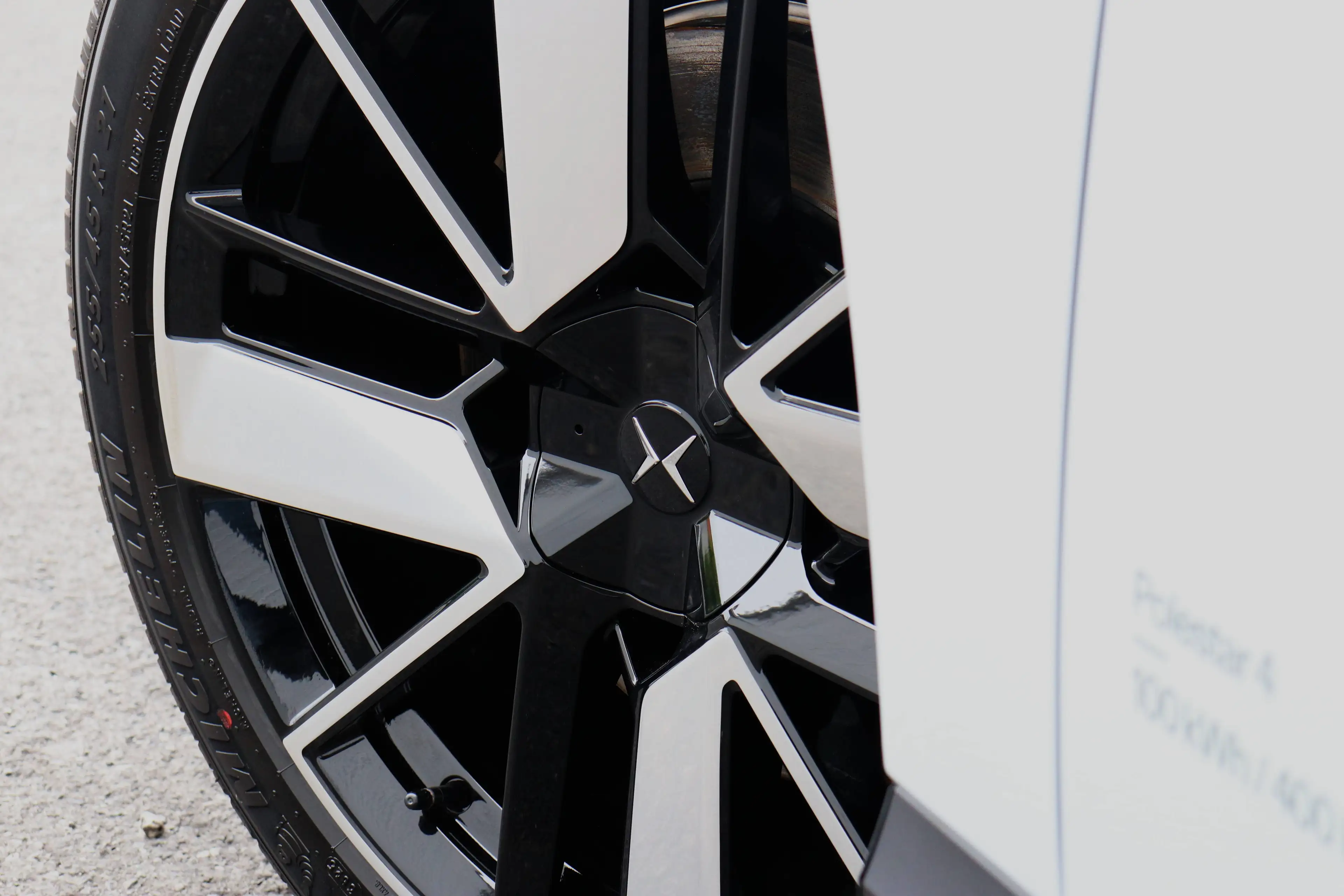 Polestar 4 100 kWh Long Range Dual Motor - Plus&Pilot/NappaLeather/TintedWindow/21"/SOH=99,7%/NEW!!! — photo 8