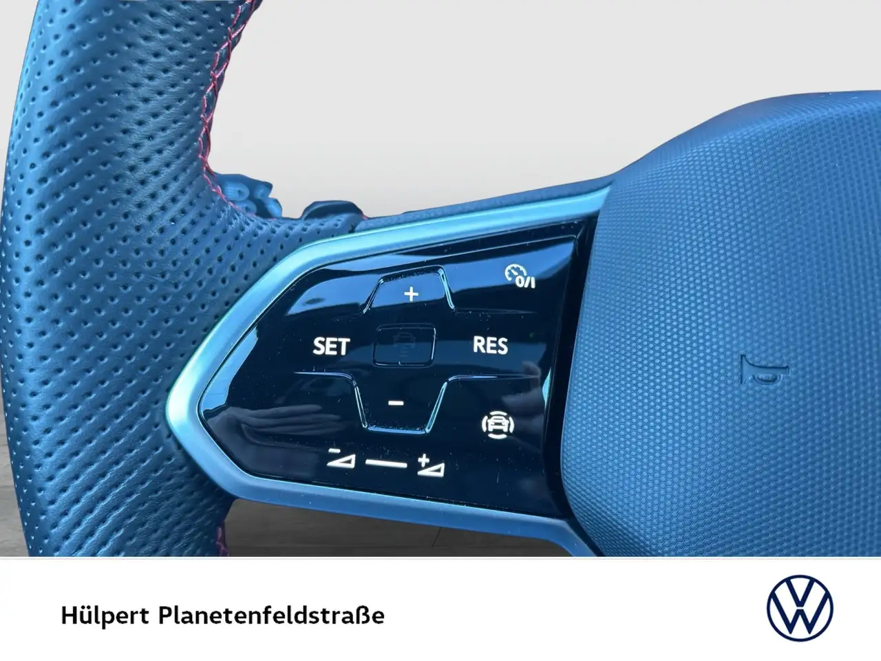 Volkswagen Golf VIII 2.0 GTI PANO NAVI LED+ LM17 CARPLAY 14