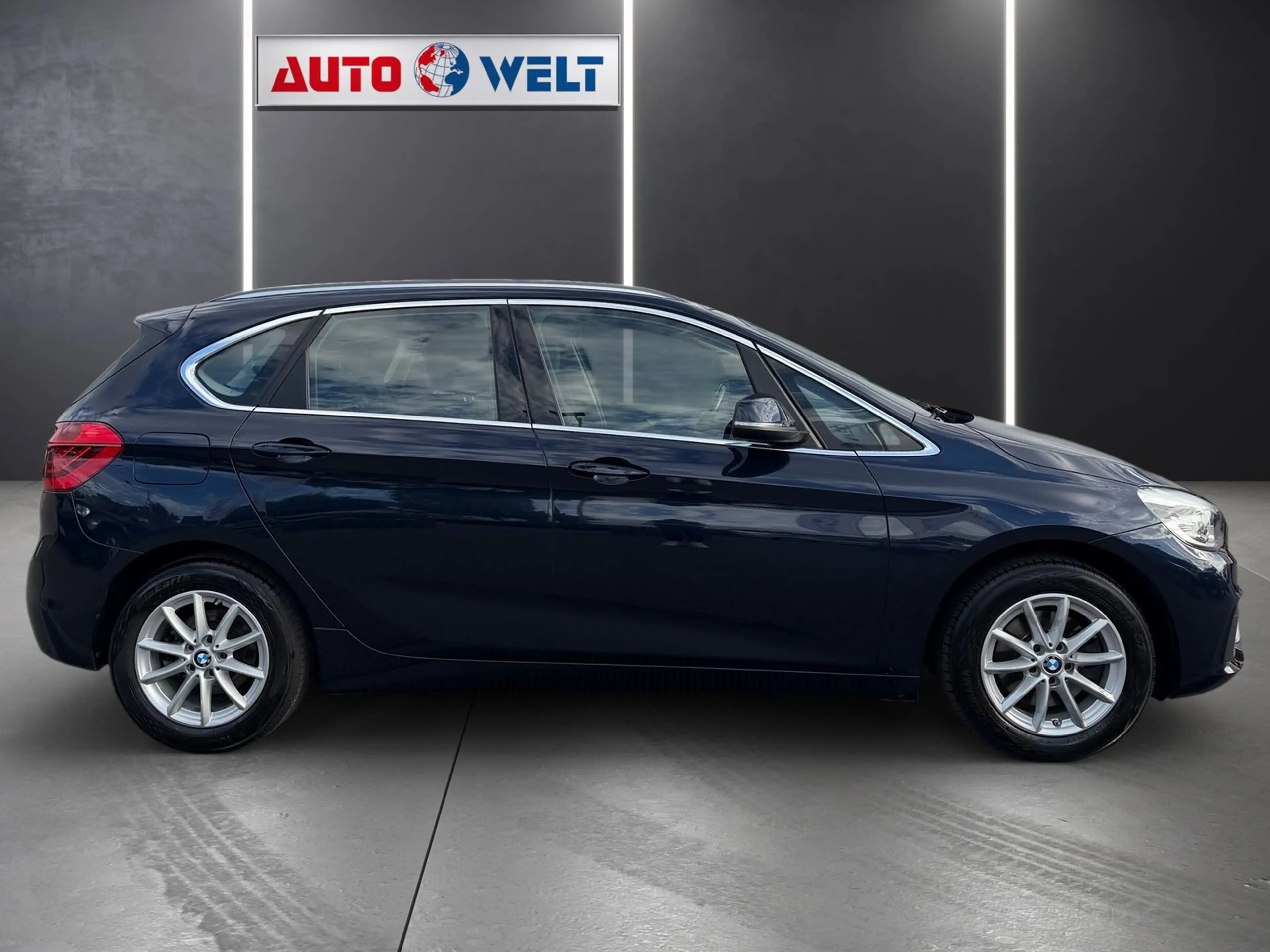 BMW 218 Navi AHK PDC Tempomat Leder — photo 3