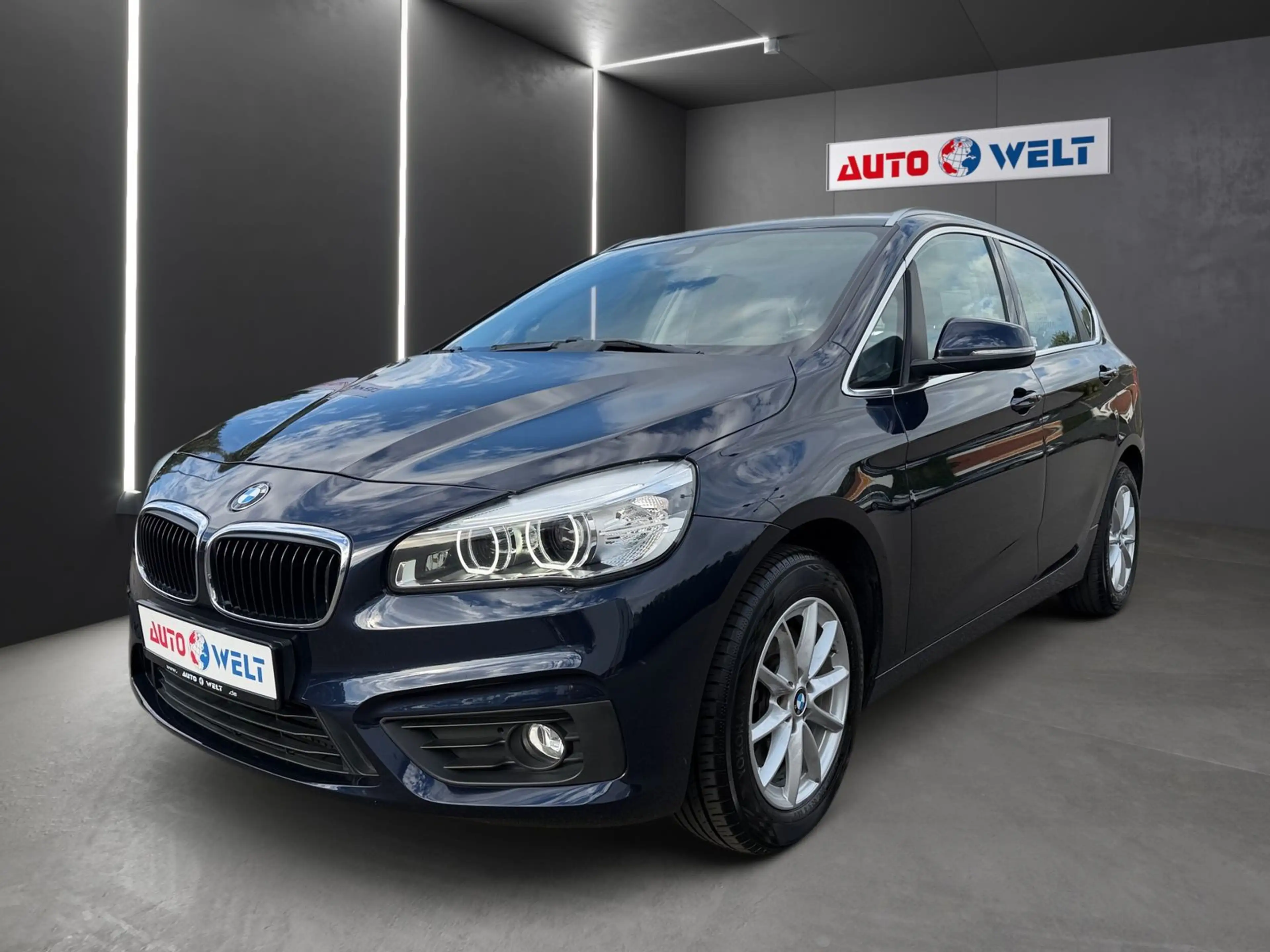 BMW 218 Navi AHK PDC Tempomat Leder