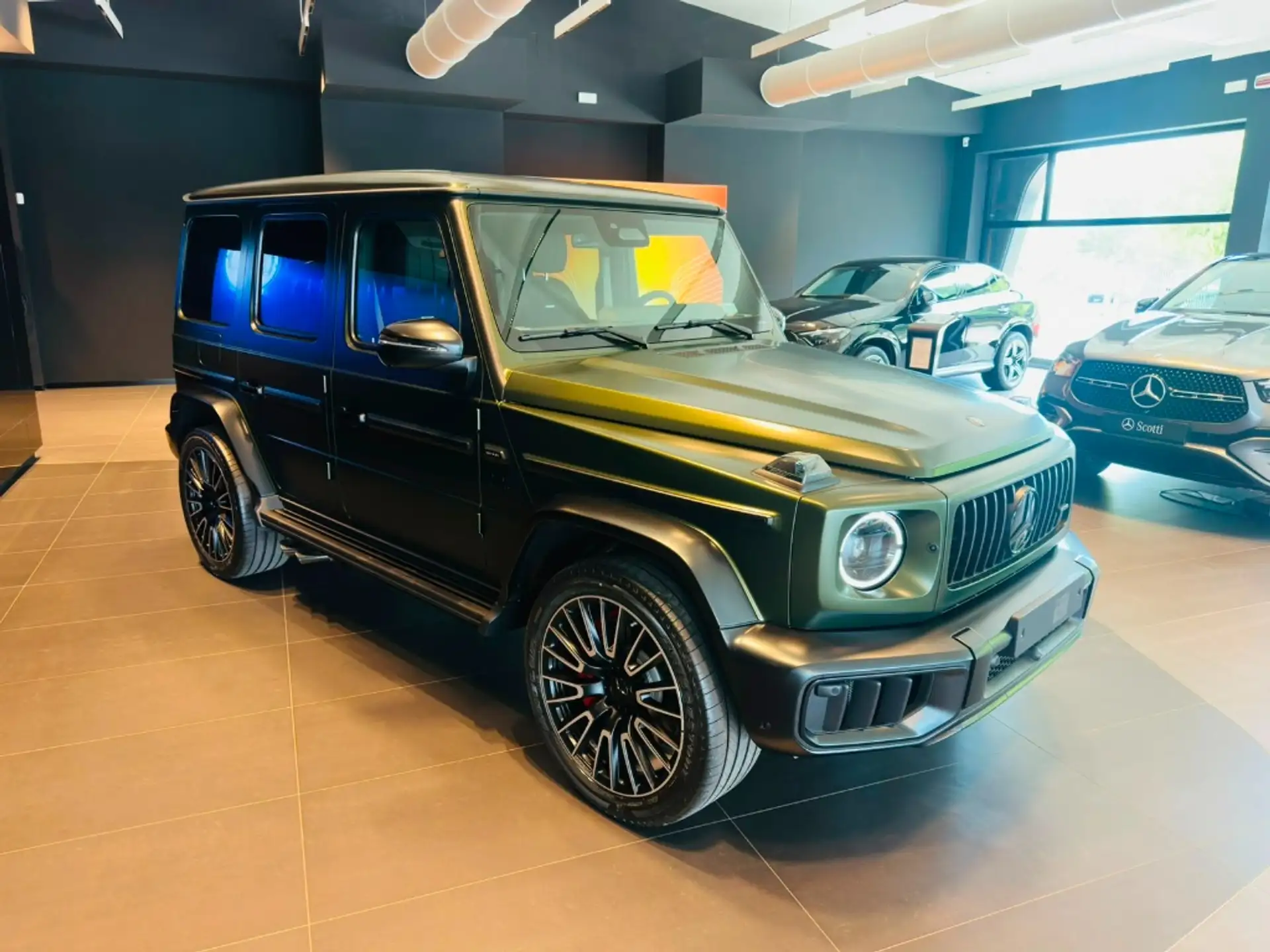 벤츠 -AMG G 63 2026 청록 사진 3