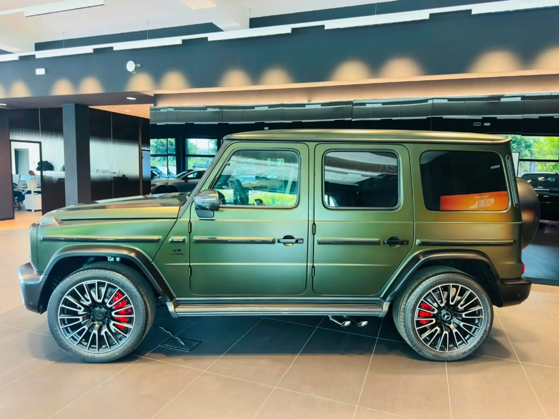 벤츠 -AMG G 63 2026 청록 사진 2