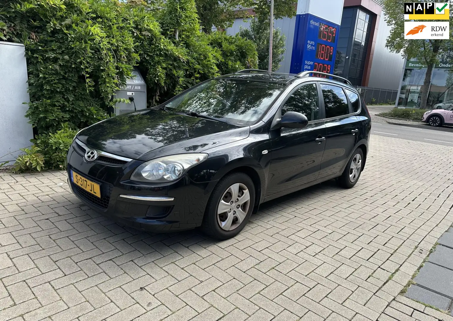 Hyundai i30 1.4i Dynamic Zwart - 1