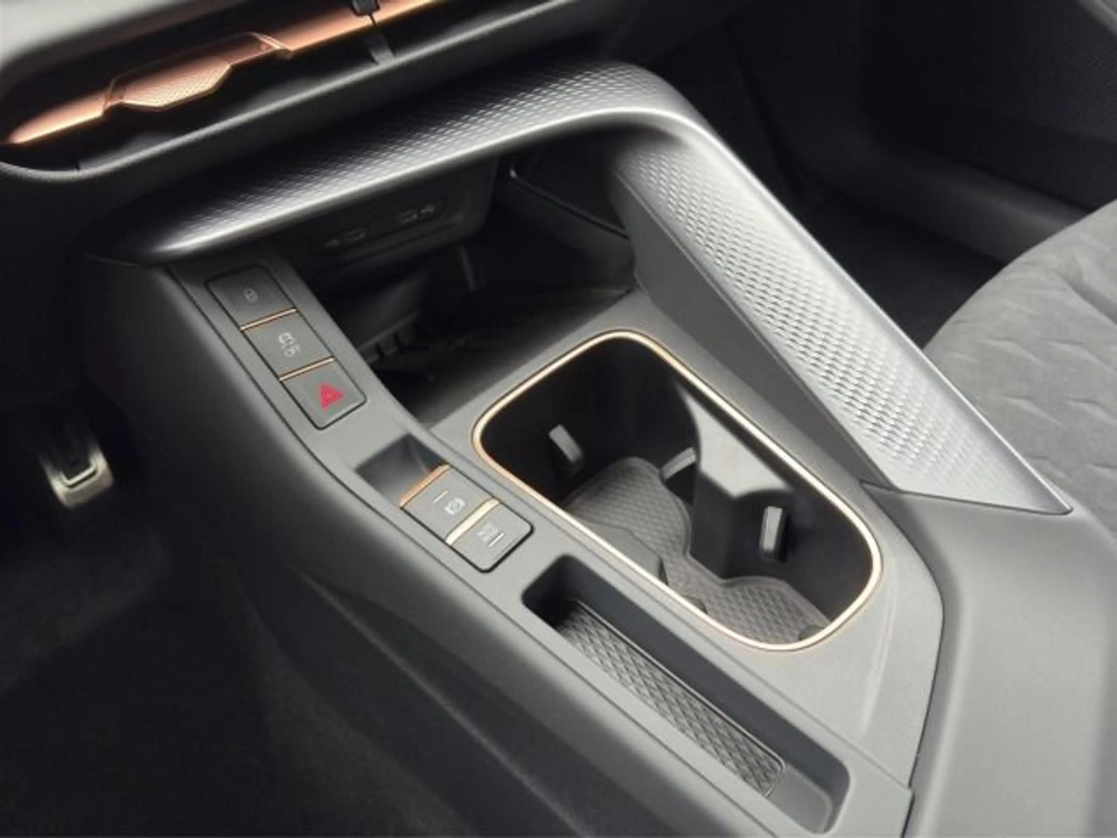 CUPRA Terramar 2.0 TSI DSG VZ 4DRIVE SENNHEISER REAR V — photo 11