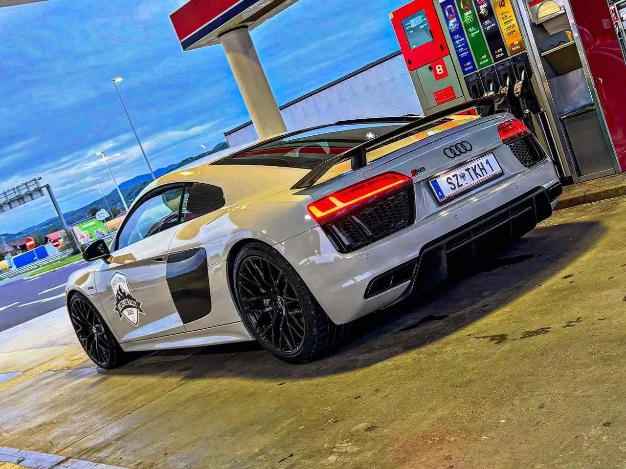 Audi R8