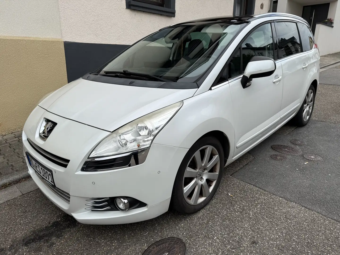 Peugeot 5008 e-HDI FAP 110 EGS6 Stop&Start Allure - 1