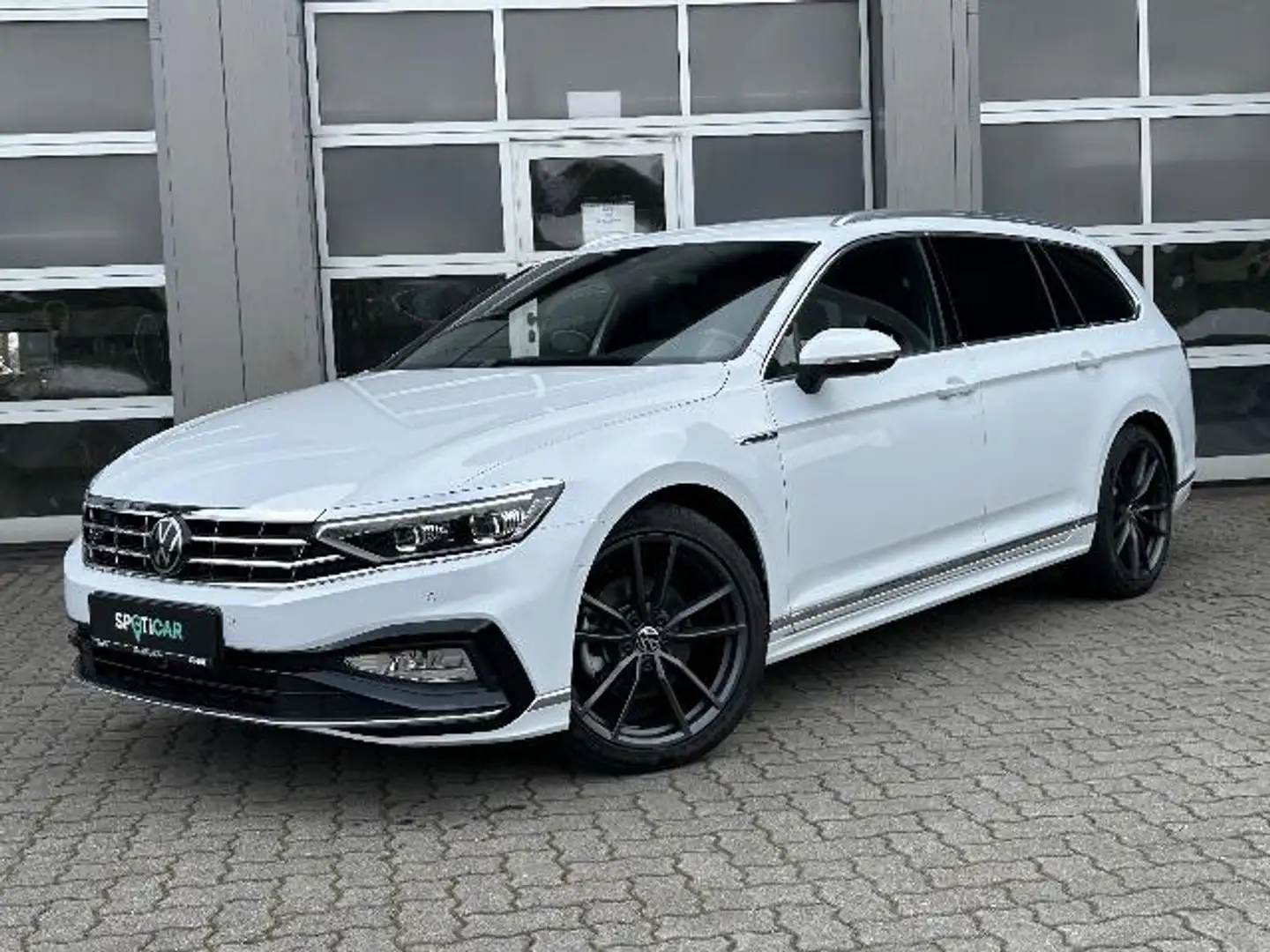 Volkswagen Passat Elegance IQ-Light Standhzg. Bílá - 1