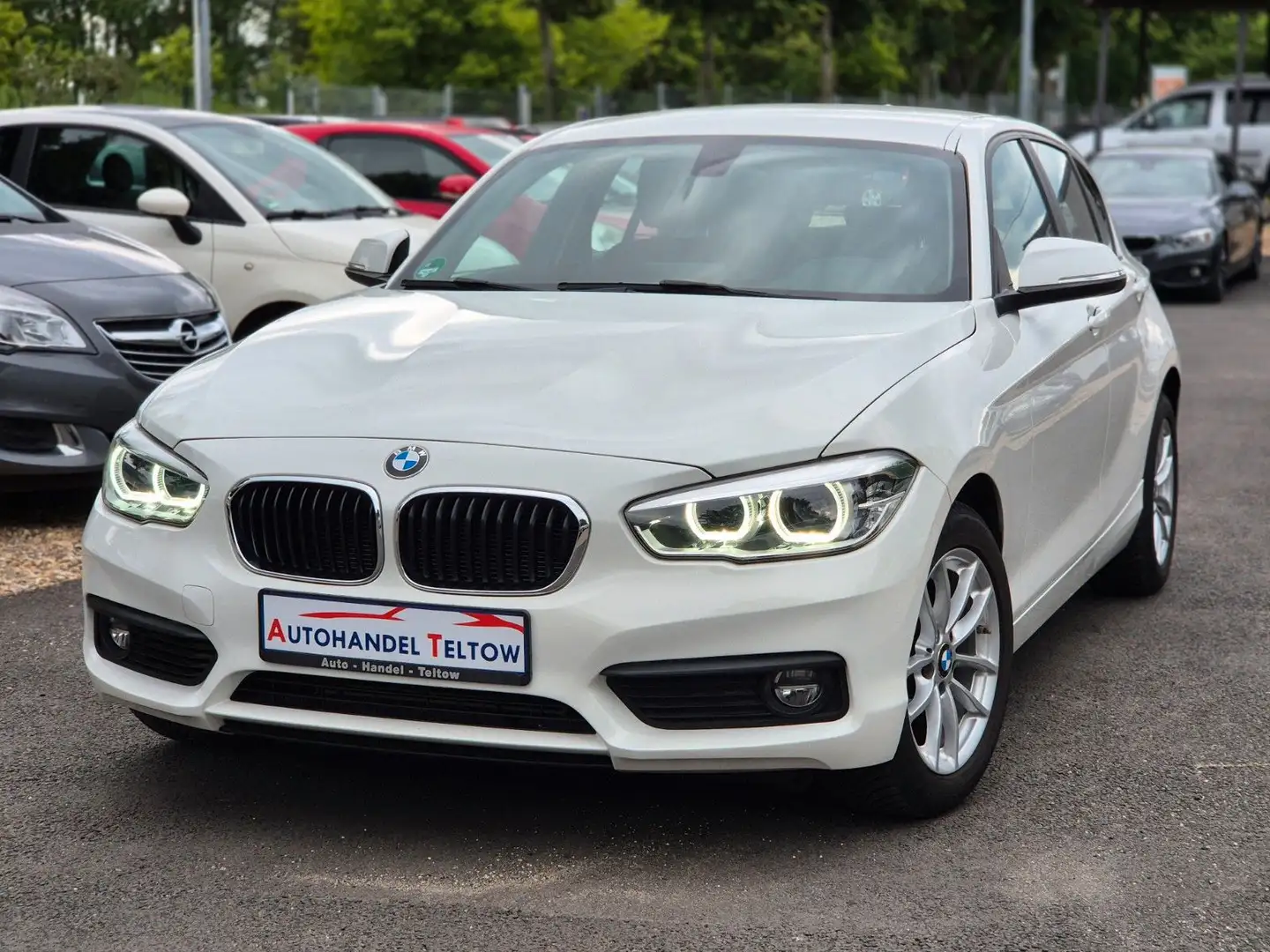 BMW 118 1 Lim. 5-trg. 118 i *1. Hand *LED *Navi White - 1