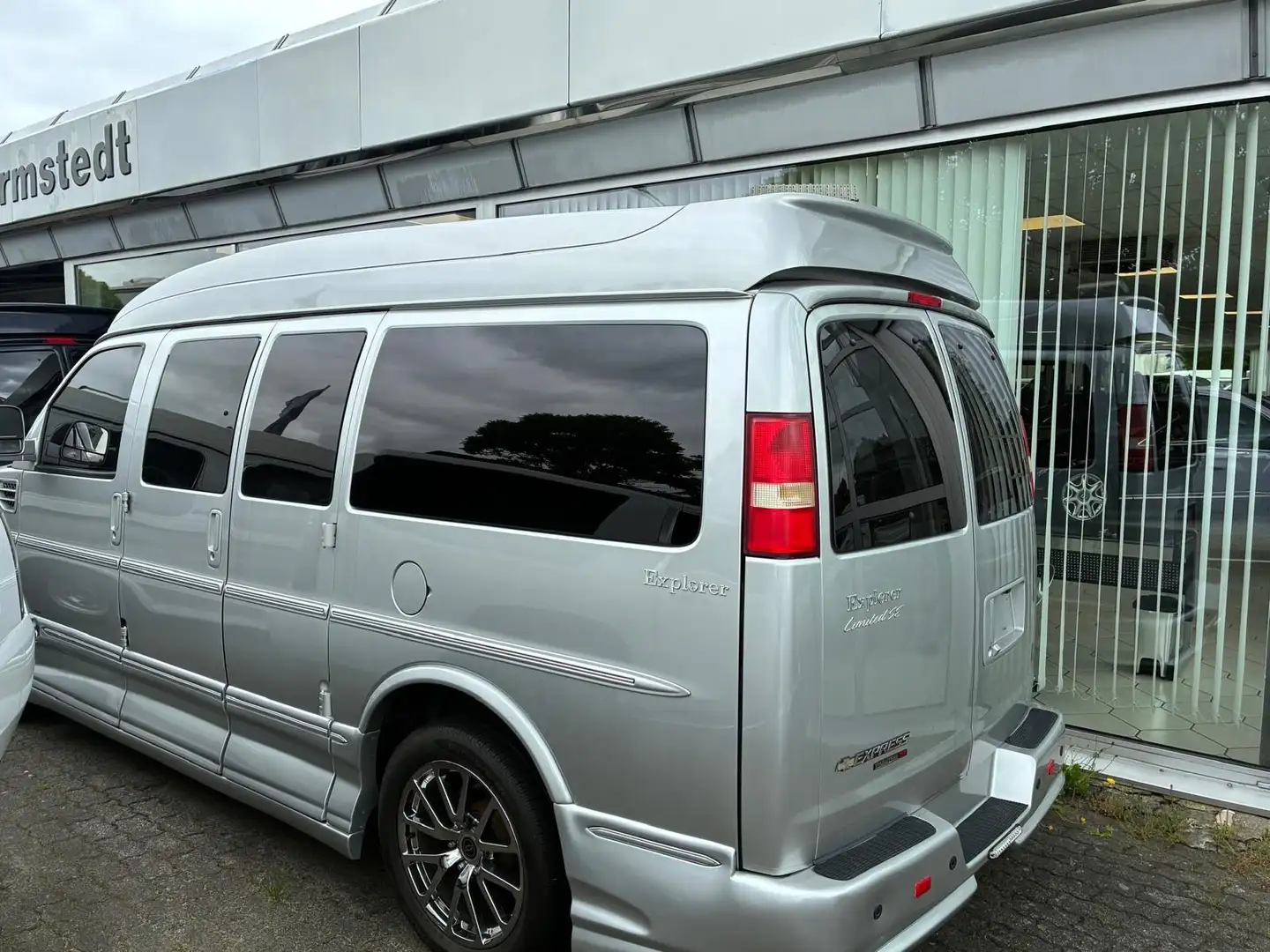 GMC Savana 5,3l V8 Explorer Limited AWD/4X4 Silber - 1