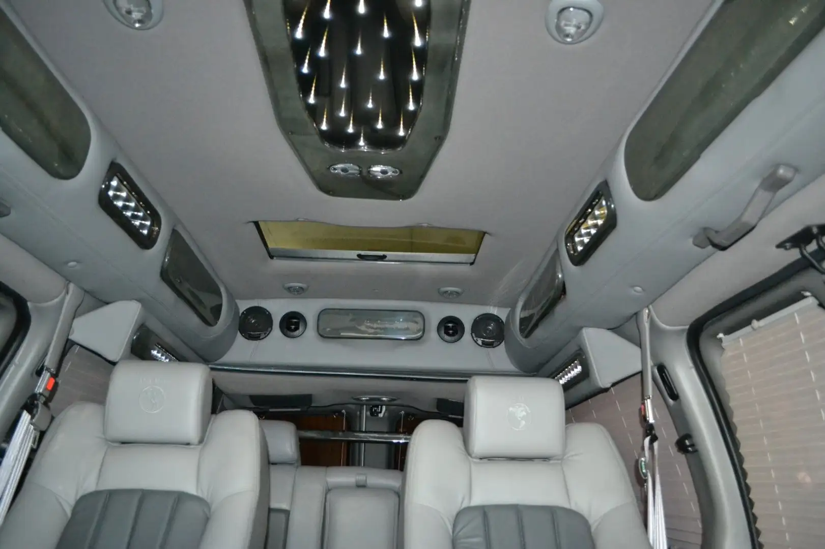 GMC Savana 5,3l V8 Explorer Limited AWD/4X4 Silber - 2
