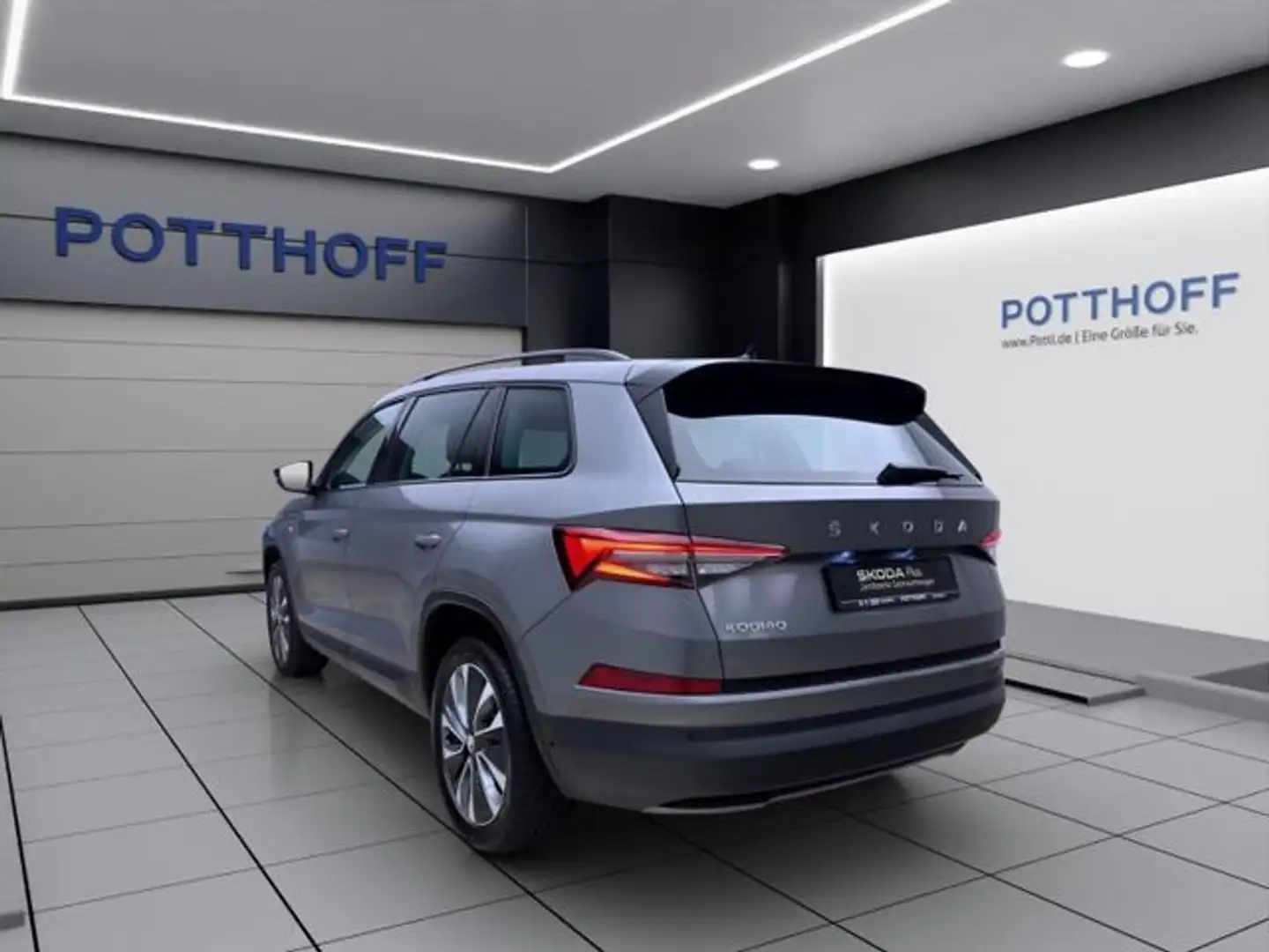 Skoda Kodiaq 2.0 TDI DSG TOUR KAMERA PDC MATRIX ACC Grau - 2