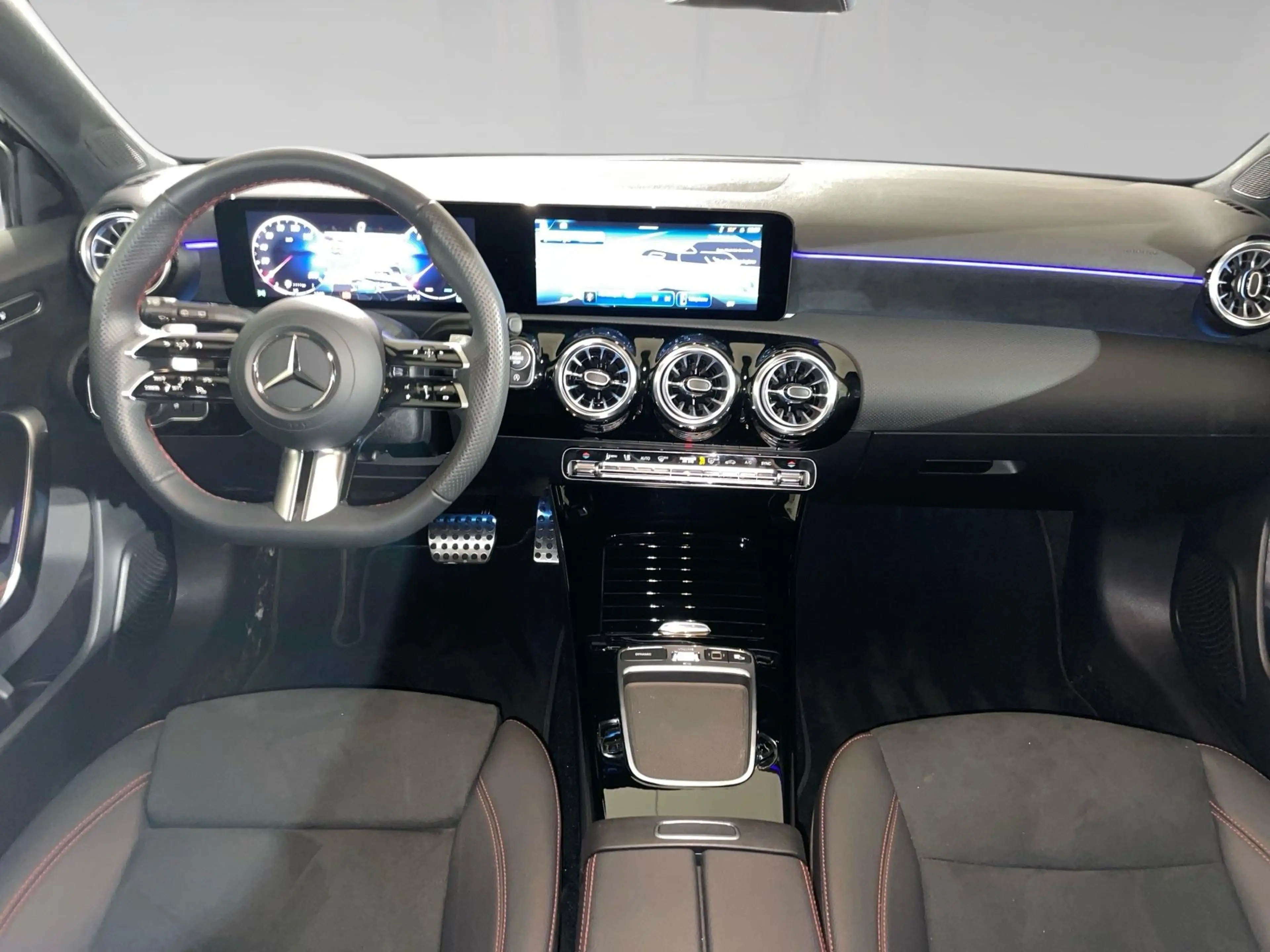 Mercedes-Benz A 200 1.3 hatchback AMG EDITION — photo 5