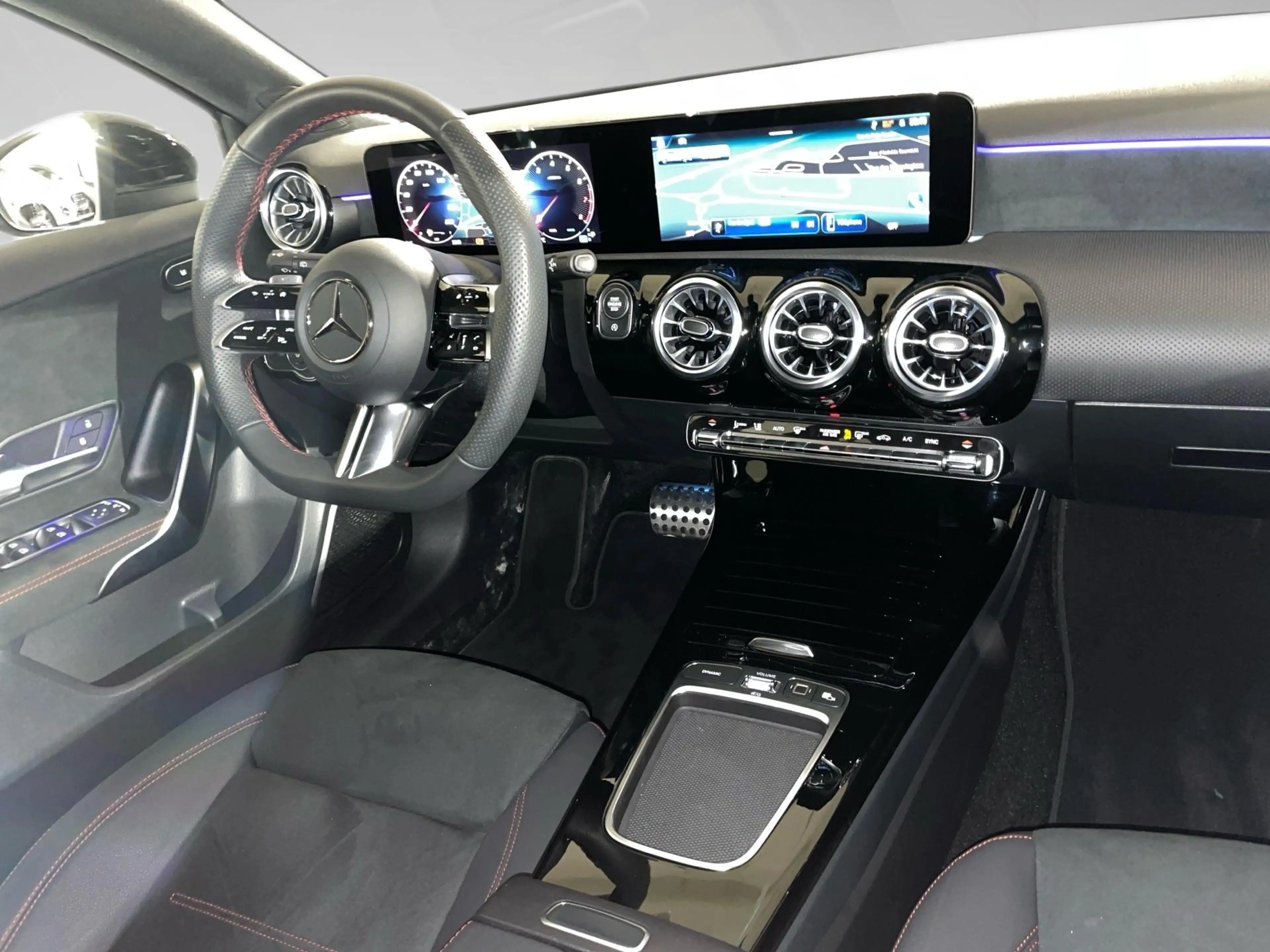 Mercedes-Benz A 200 1.3 hatchback AMG EDITION — photo 7