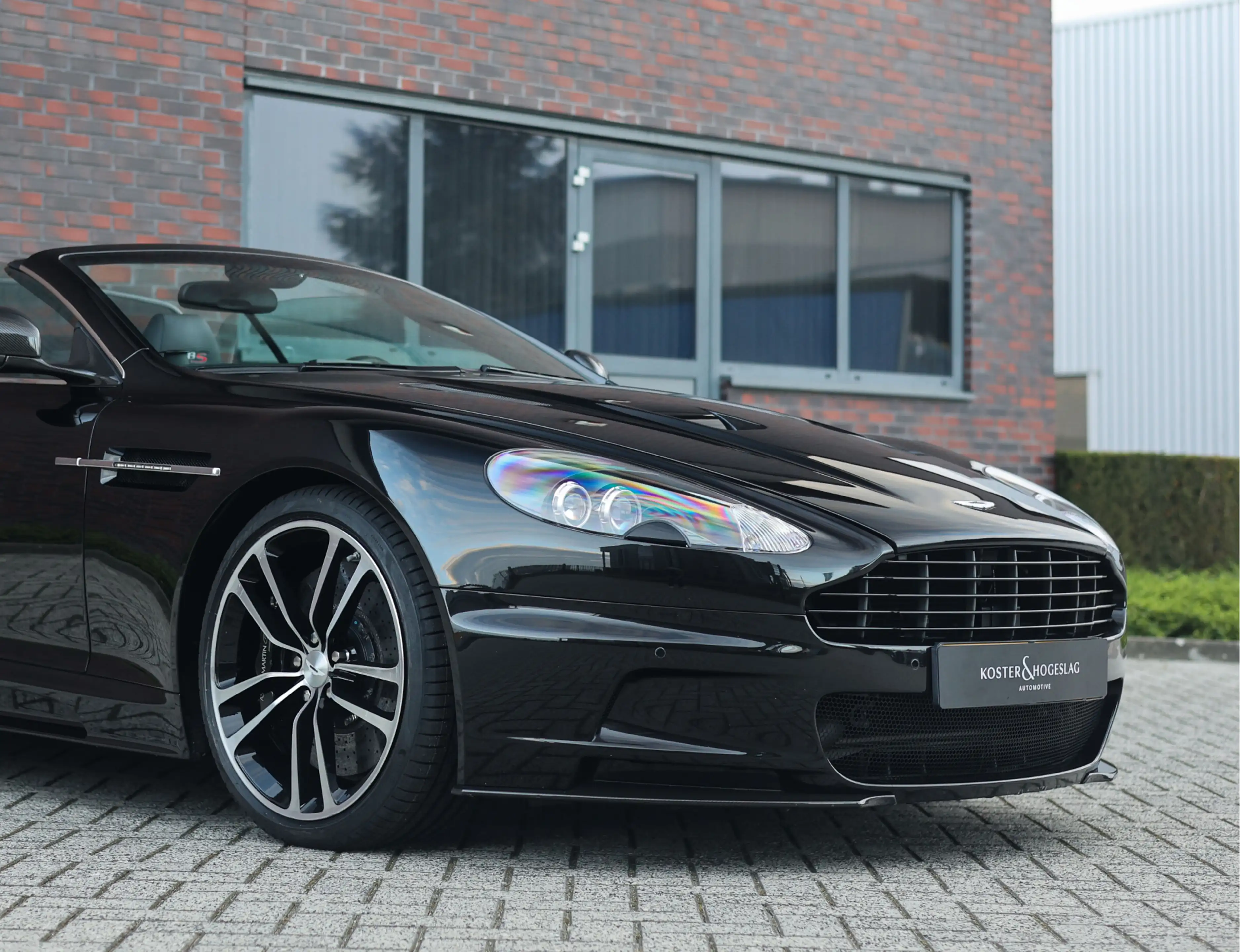 Aston Martin DBS Volante Ultimate 6.0 V12 | 1/41 - Carbon Black — photo 8