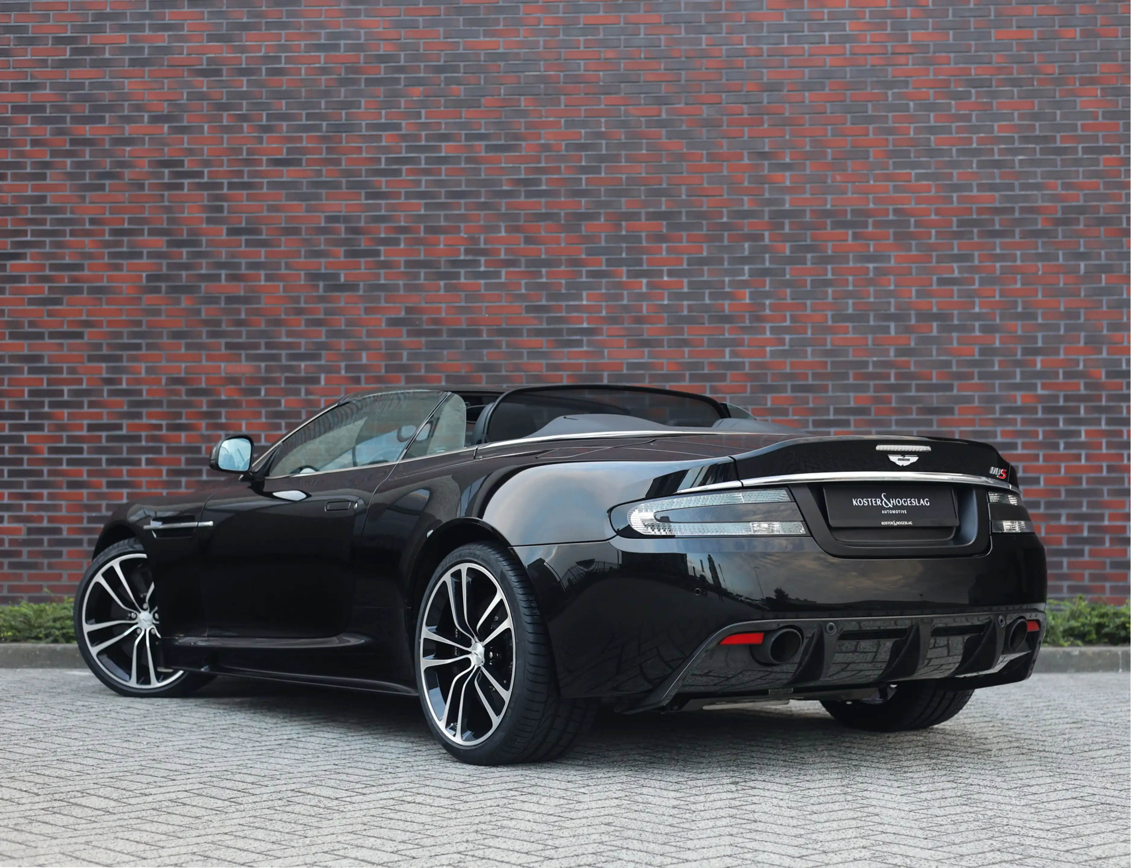 Aston Martin DBS Volante Ultimate 6.0 V12 | 1/41 - Carbon Black — photo 2