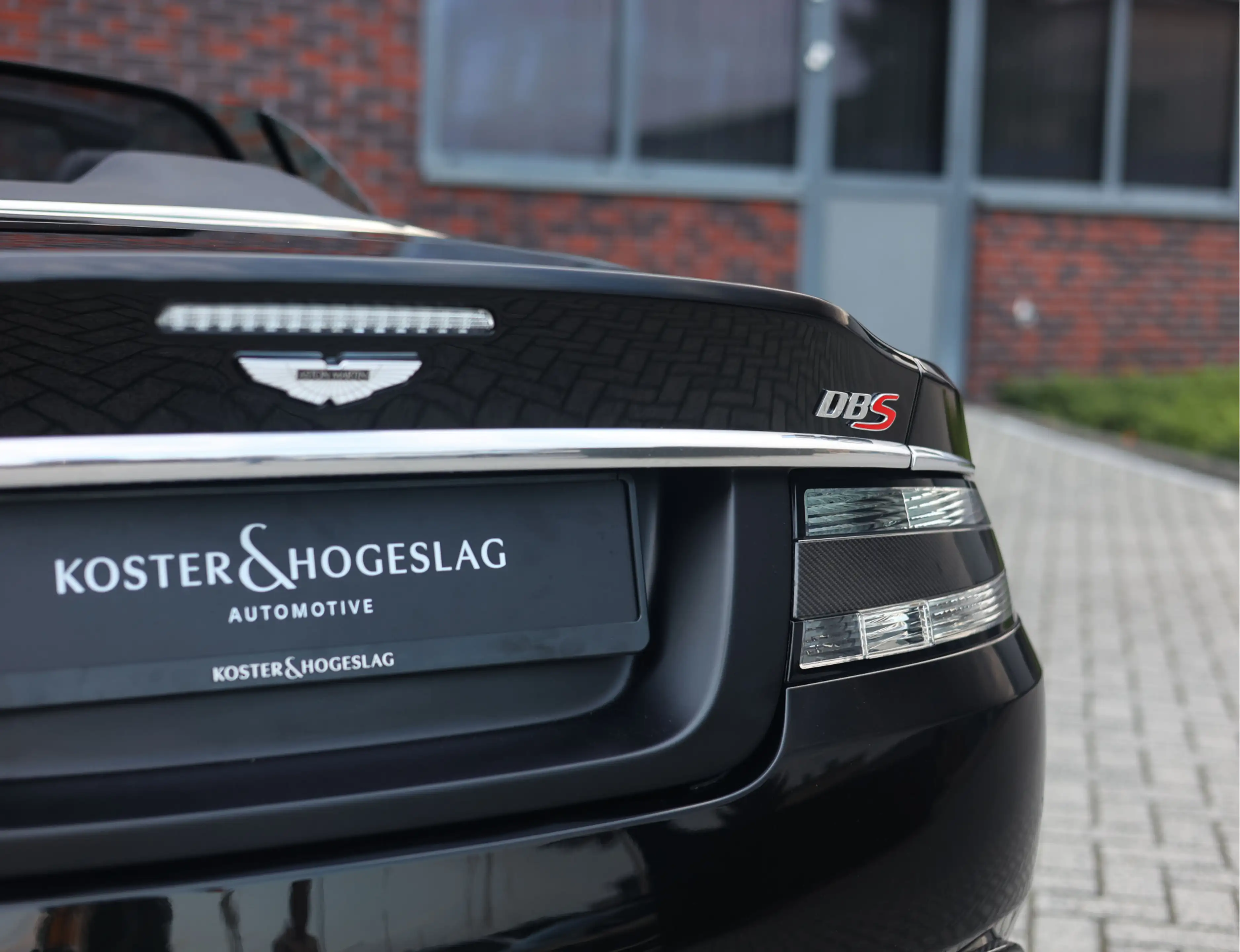 Aston Martin DBS Volante Ultimate 6.0 V12 | 1/41 - Carbon Black — photo 12