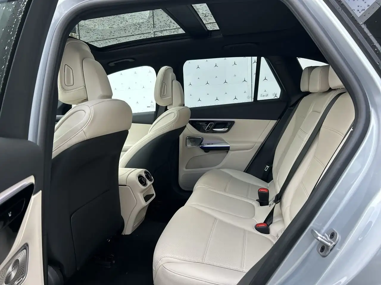 Mercedes-Benz GLC снимка Mercedes-Benz GLC