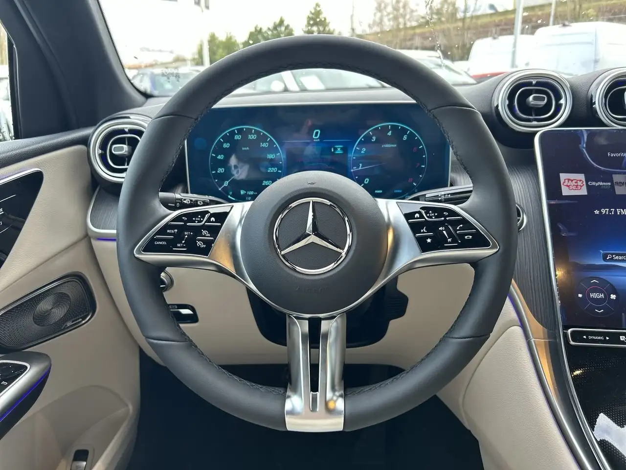 Mercedes-Benz GLC снимка Mercedes-Benz GLC