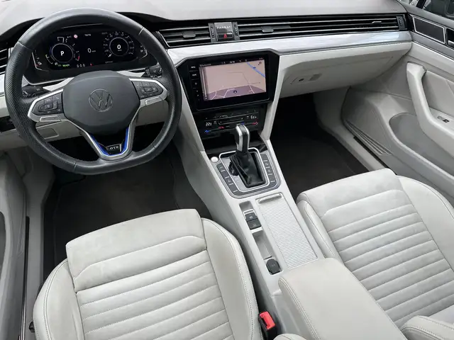 Volkswagen Passat view 14