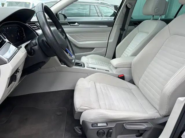 Volkswagen Passat view 10