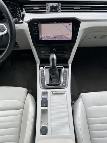 Volkswagen Passat view 15