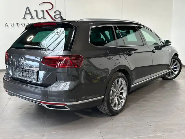 Volkswagen Passat view 4