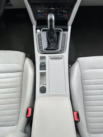 Volkswagen Passat view 16