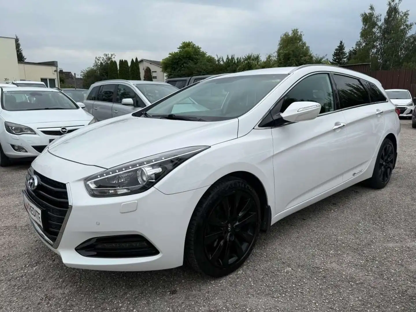 Hyundai i40 Business Class Plus 1,7 CRDi Aut. Weiß - 2