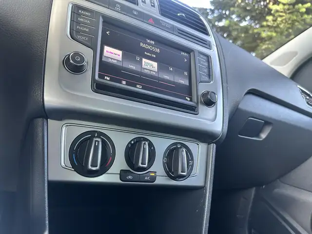 Volkswagen Polo view 27