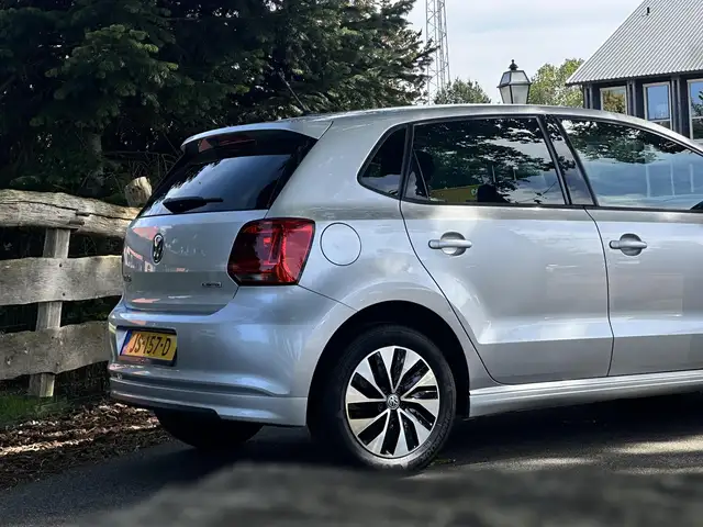 Volkswagen Polo view 4