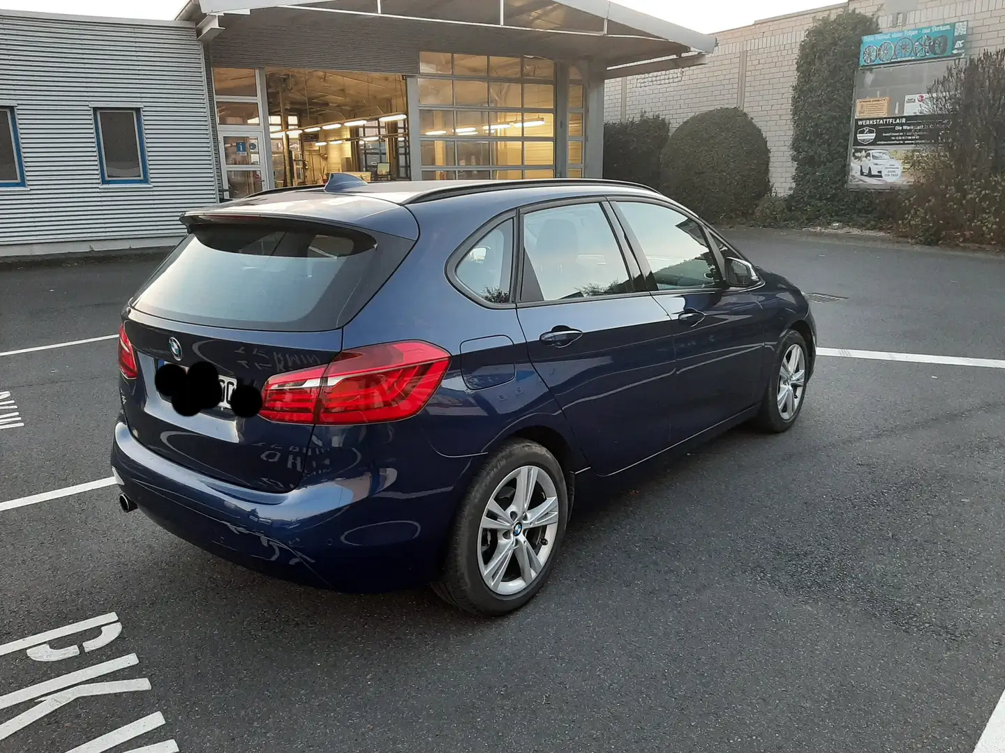 BMW 218 218d Active Tourer Blau - 2