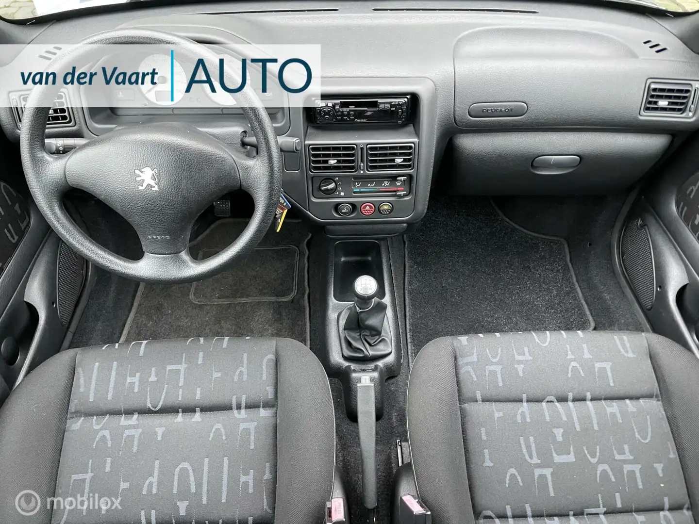 Peugeot 106 1.4 XS / Elektr.pakket / 36DKM NAP UNIEK!! Grijs - 2