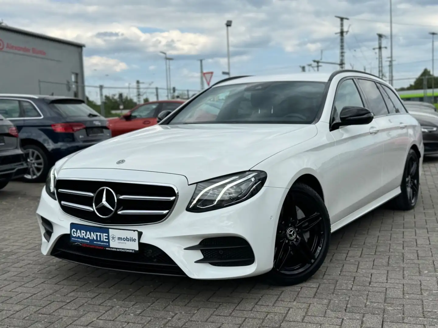 Mercedes-Benz E 300 d AMG-Line *Navi*Kamera*Alcantara*AHK*LED* Blanc - 1