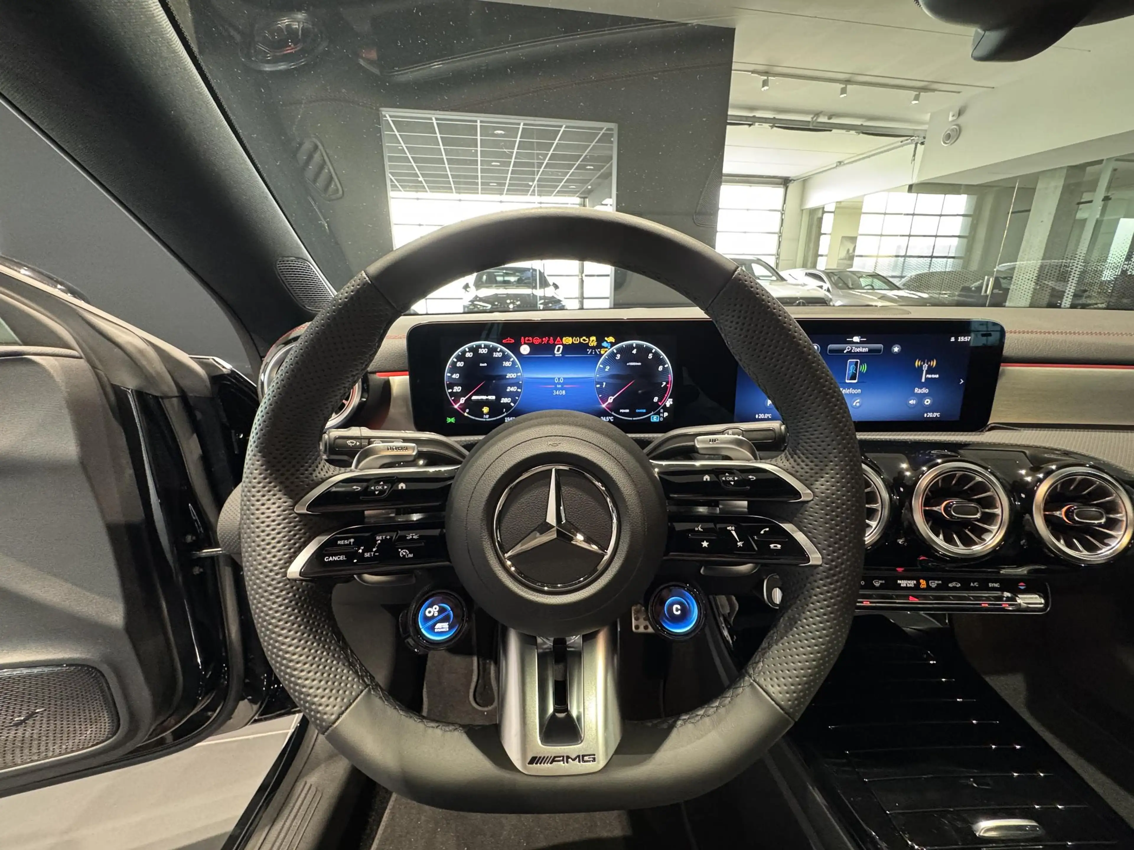 Mercedes-Benz CLA 35 AMG 4MATIC Shooting Brake + PANO DAK + CARPLAY + MULTI — photo 11