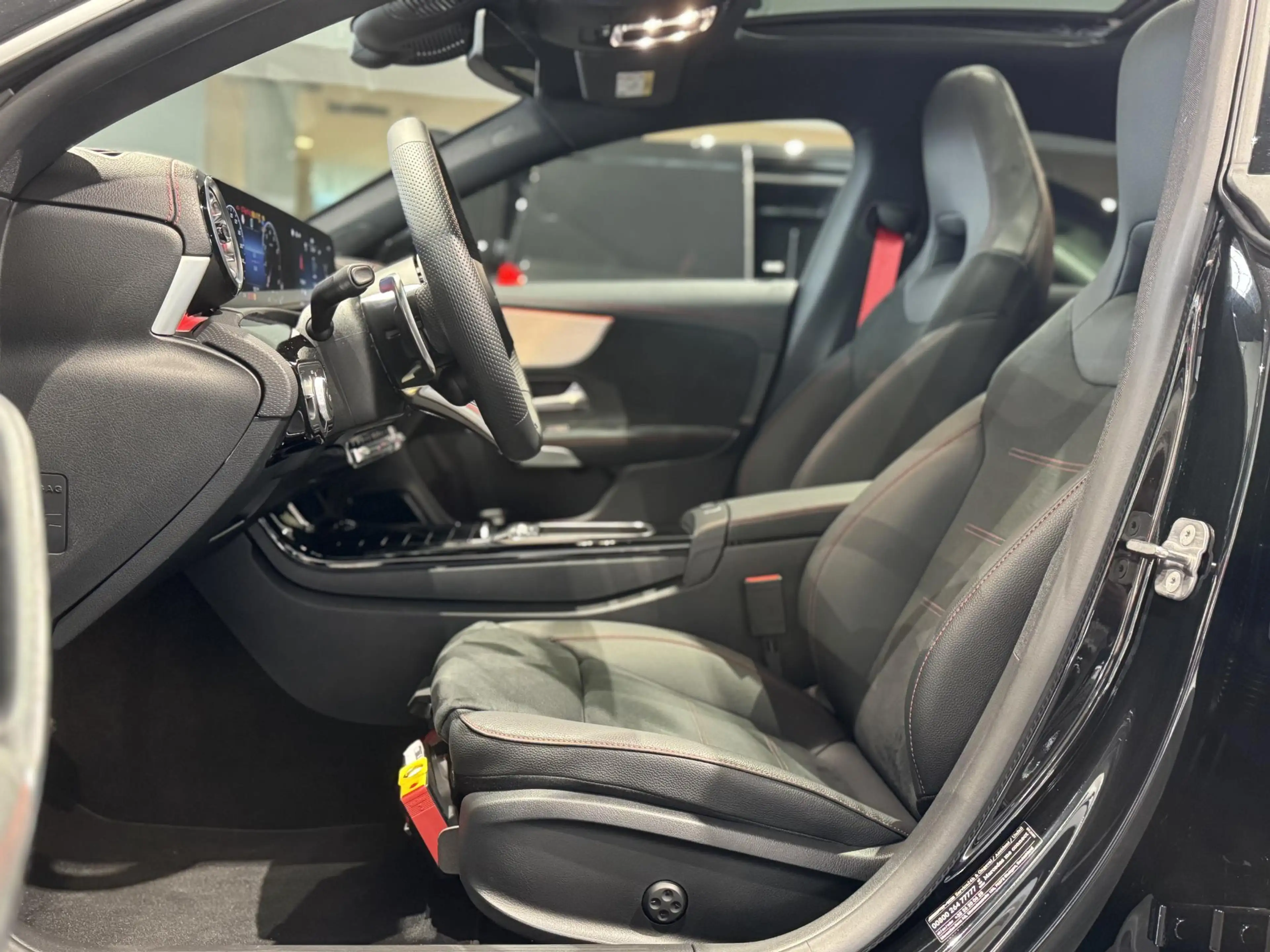 Mercedes-Benz CLA 35 AMG 4MATIC Shooting Brake + PANO DAK + CARPLAY + MULTI — photo 13