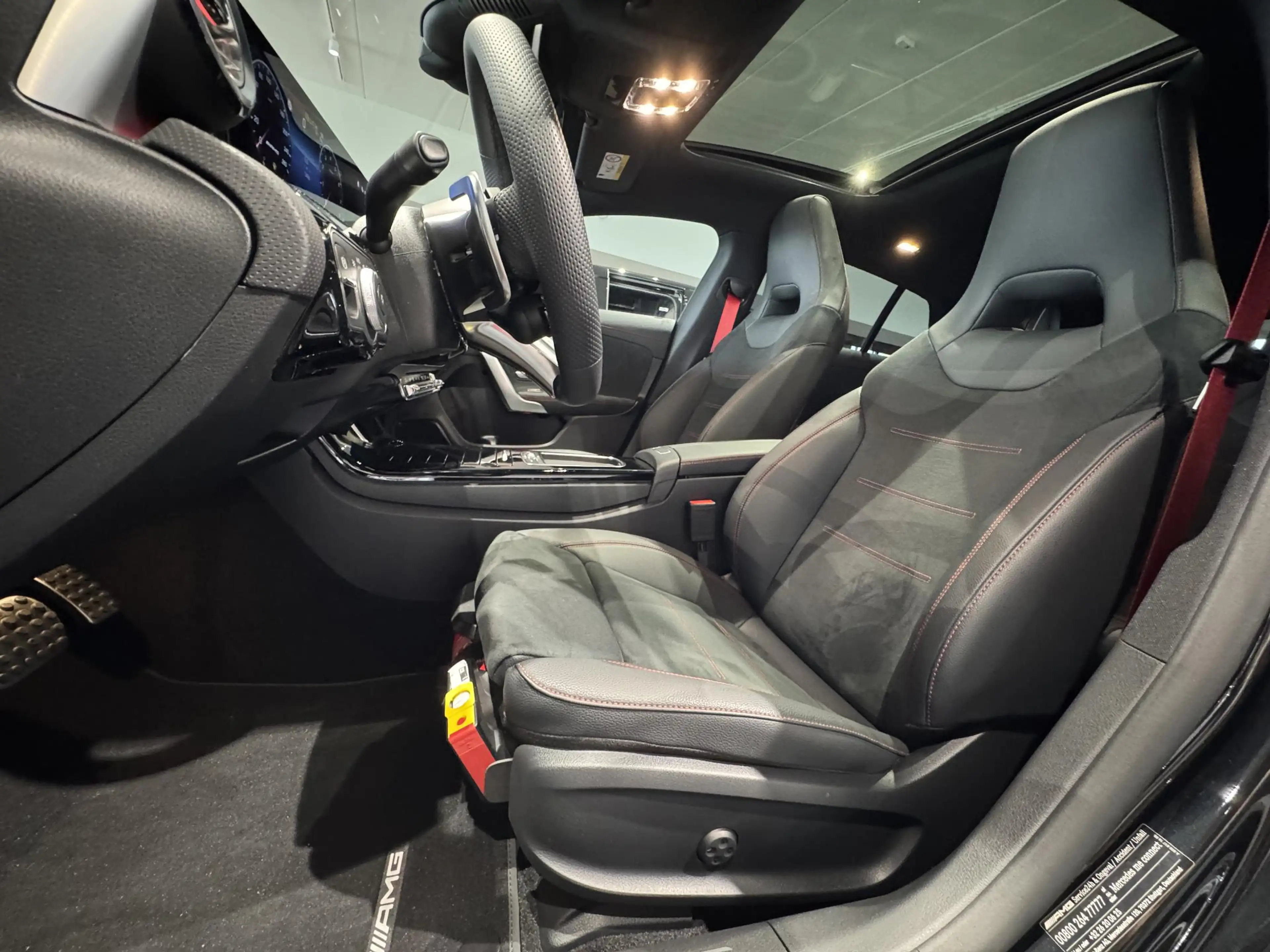 Mercedes-Benz CLA 35 AMG 4MATIC Shooting Brake + PANO DAK + CARPLAY + MULTI — photo 12