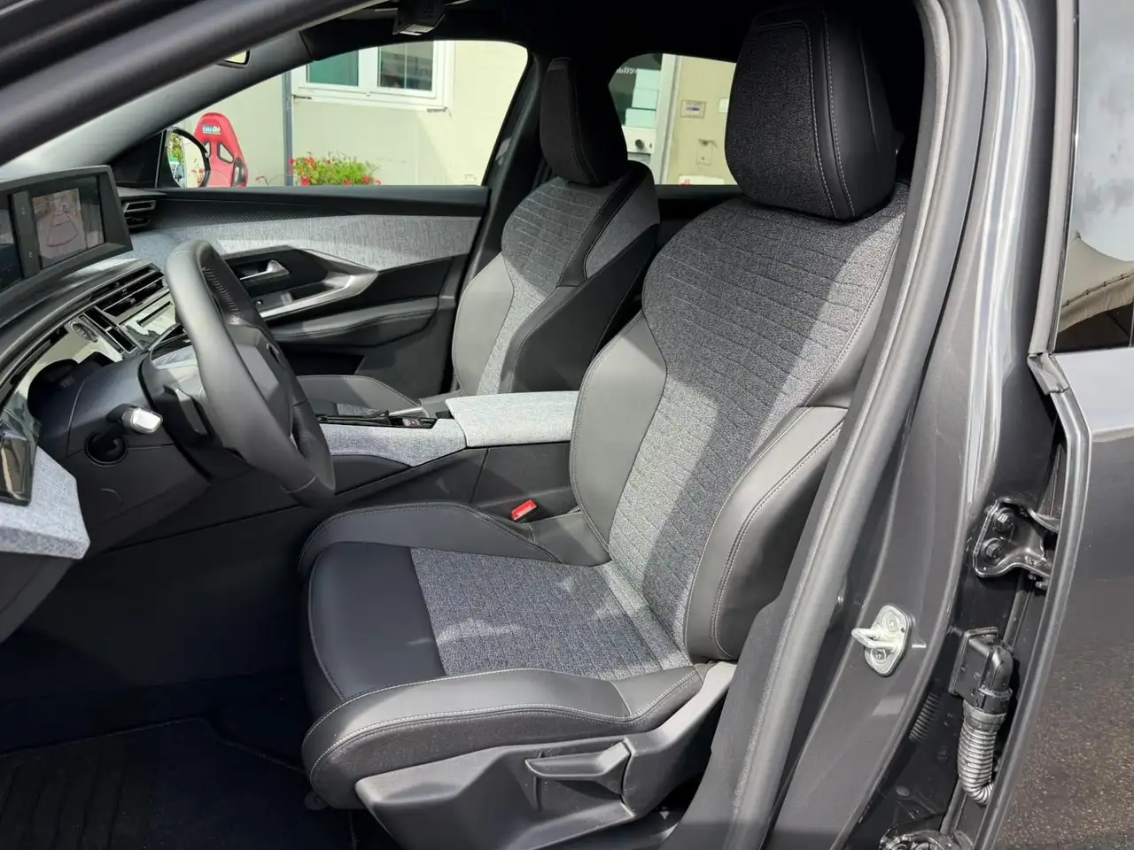 Peugeot 3008 Hybrid 145 Allure e-DCS 6 16