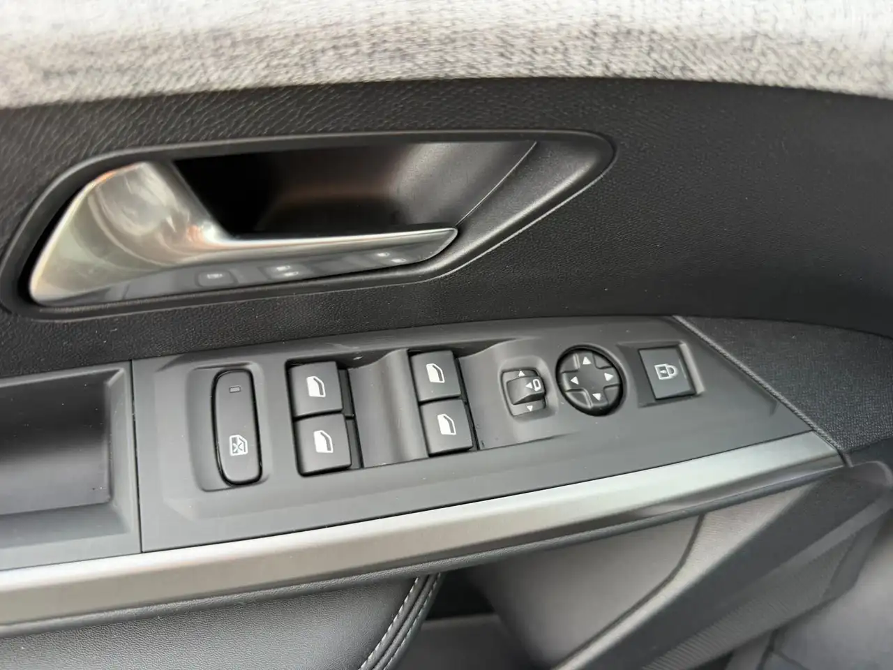 Peugeot 3008 Hybrid 145 Allure e-DCS 6 14